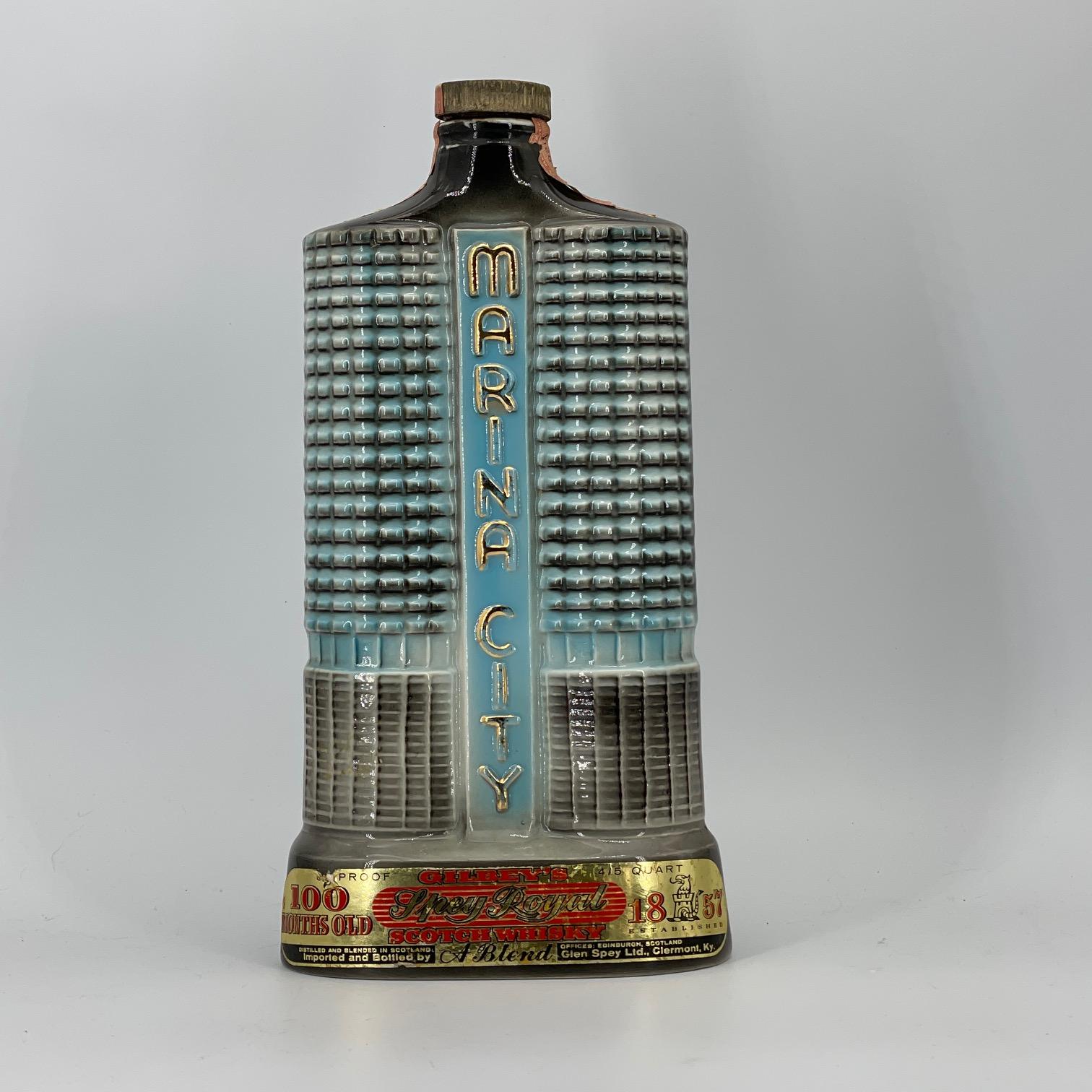 Bertrand Goldberg Chicago Architecture Model Marina City Building, Beam Bottle  In Fair Condition For Sale In Hyattsville, MD