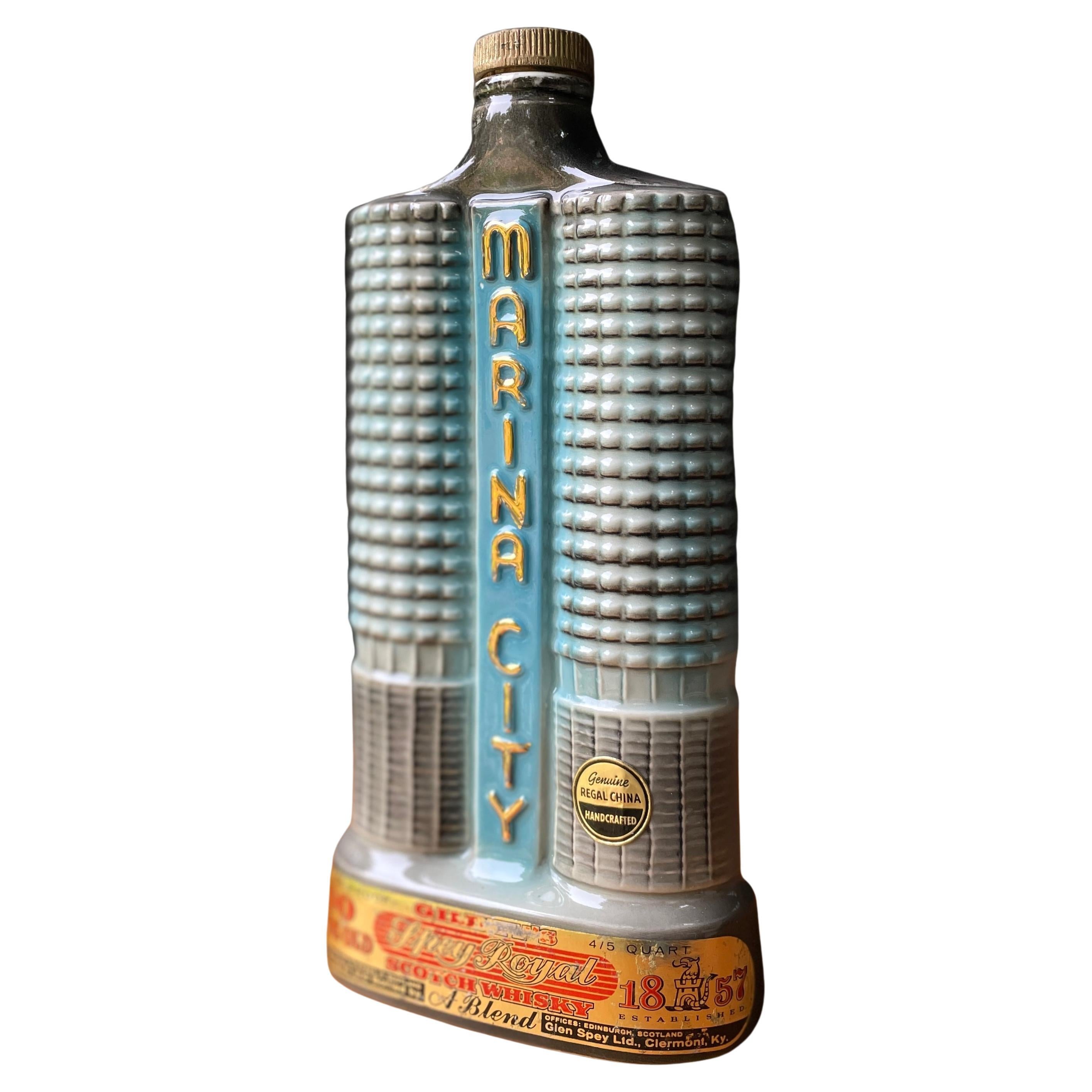 Bertrand Goldberg - Modèle d'architecture de Chicago de l'immeuble Marina City, bouteille de poudre  en vente