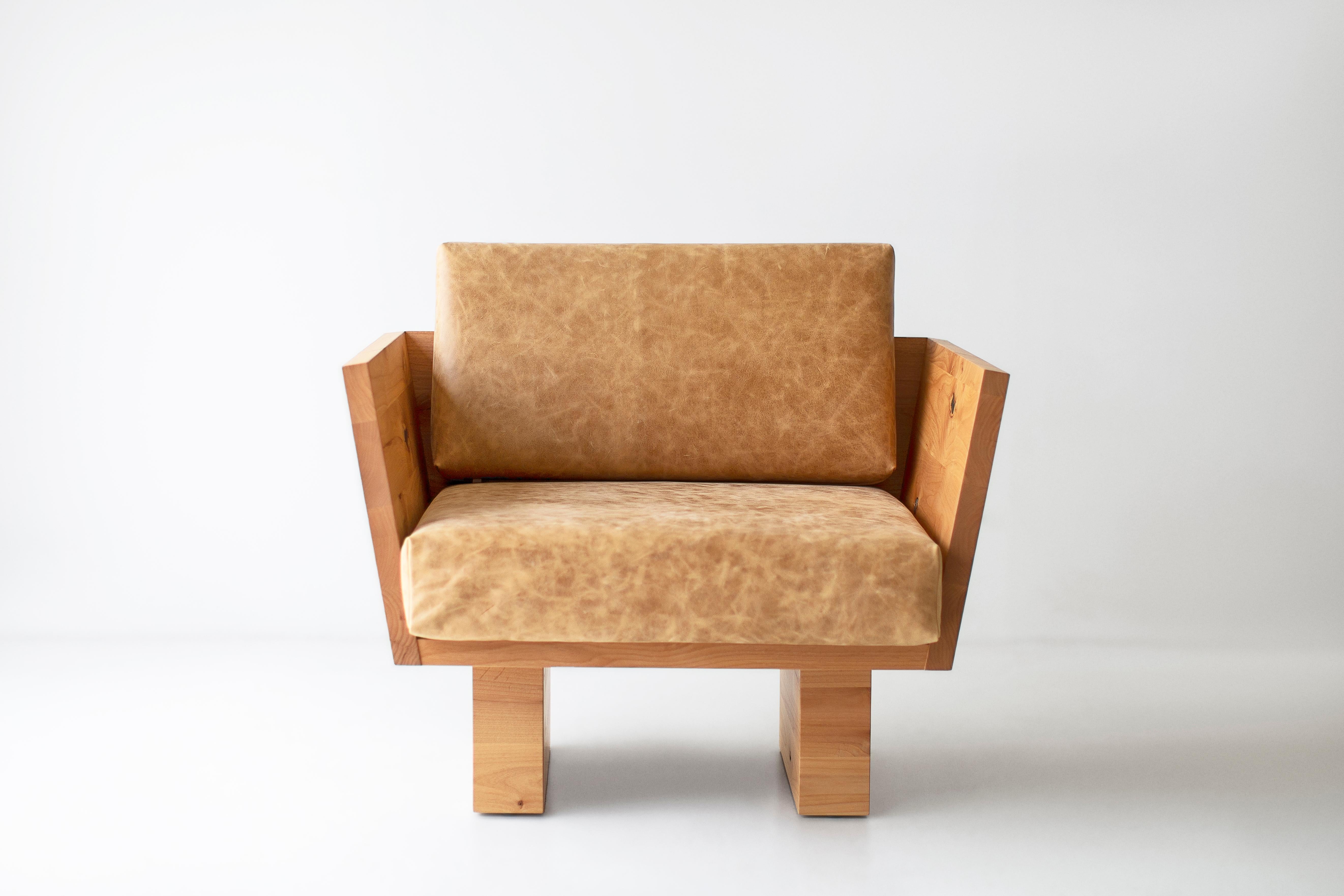 American Bertu Arm Chair, Suelo Modern Leather Arm Chair, Alder Natural For Sale