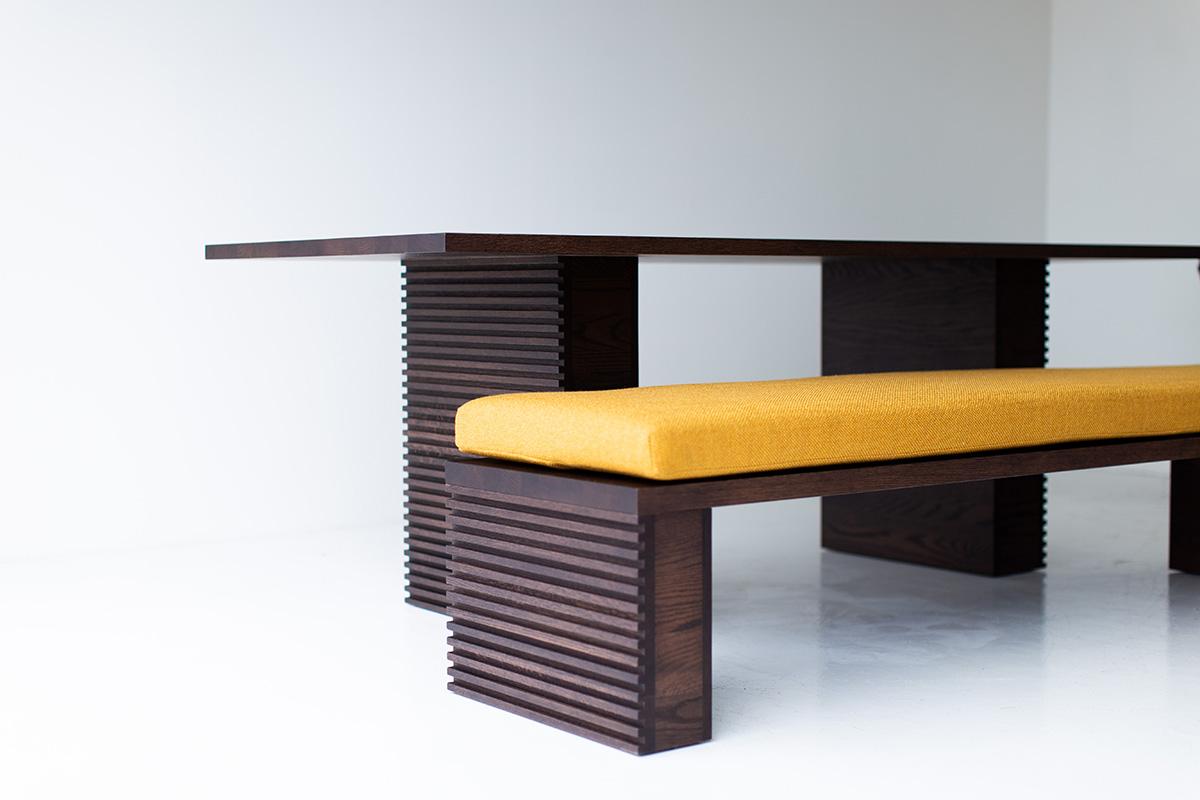 Moderne Bertu Cicely Table de salle à manger avec pied massif en vente