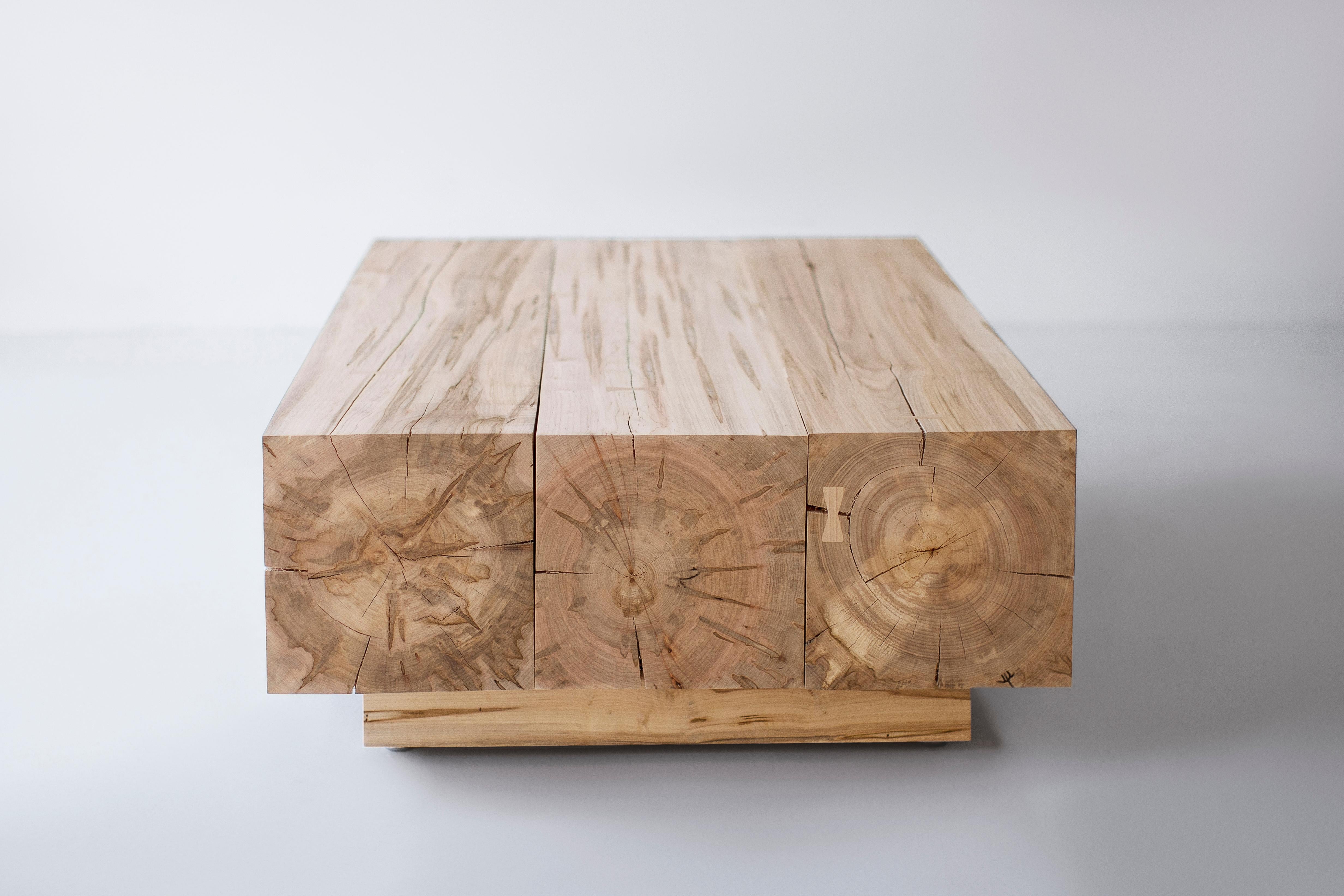 Organico moderno Tavolino da caffè Bertu, Beam Tavolino da caffè moderno in acero, 3ft x  , Personalizzabile in vendita