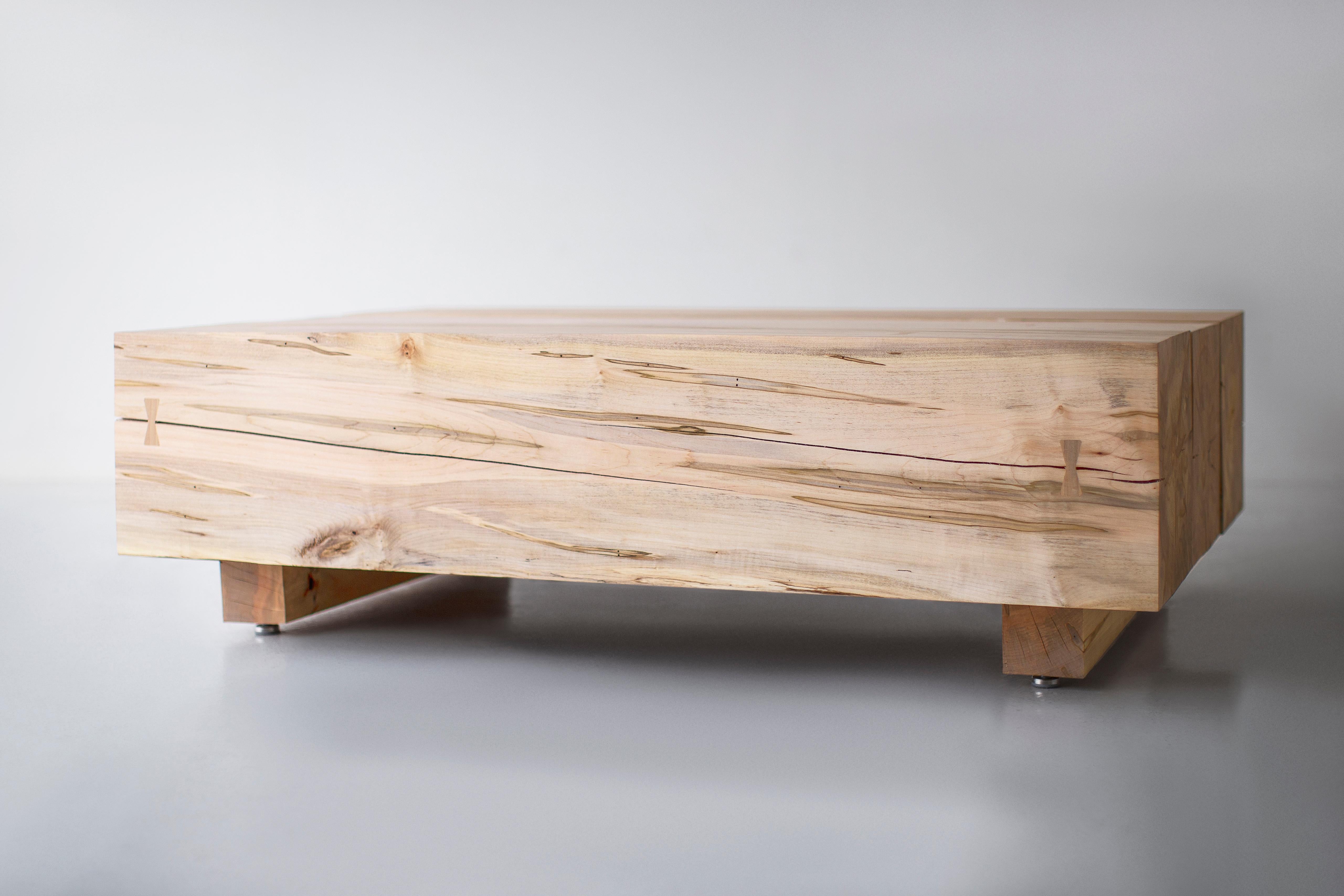 Acero Tavolino da caffè Bertu, Beam Tavolino da caffè moderno in acero, 3ft x  , Personalizzabile in vendita