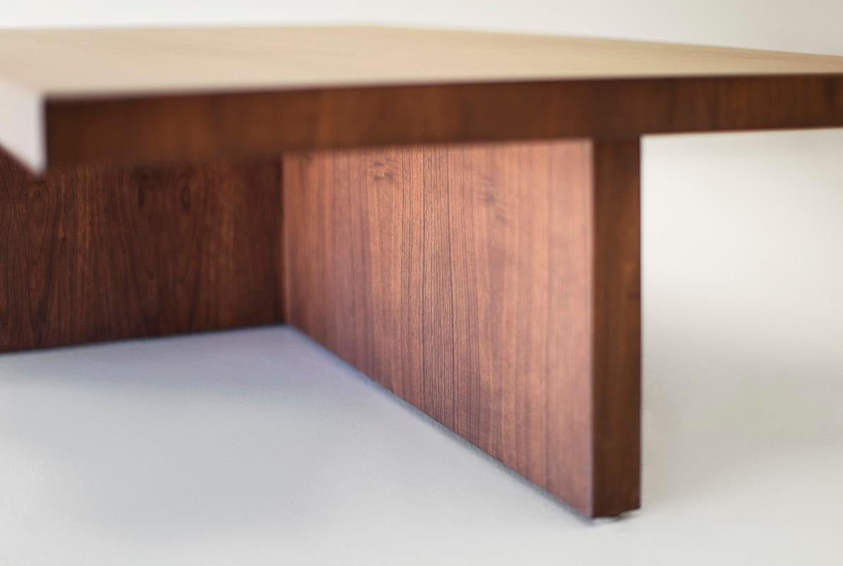 XXIe siècle et contemporain Table basse Bertu, Oakley Table basse en noyer, noyer en vente