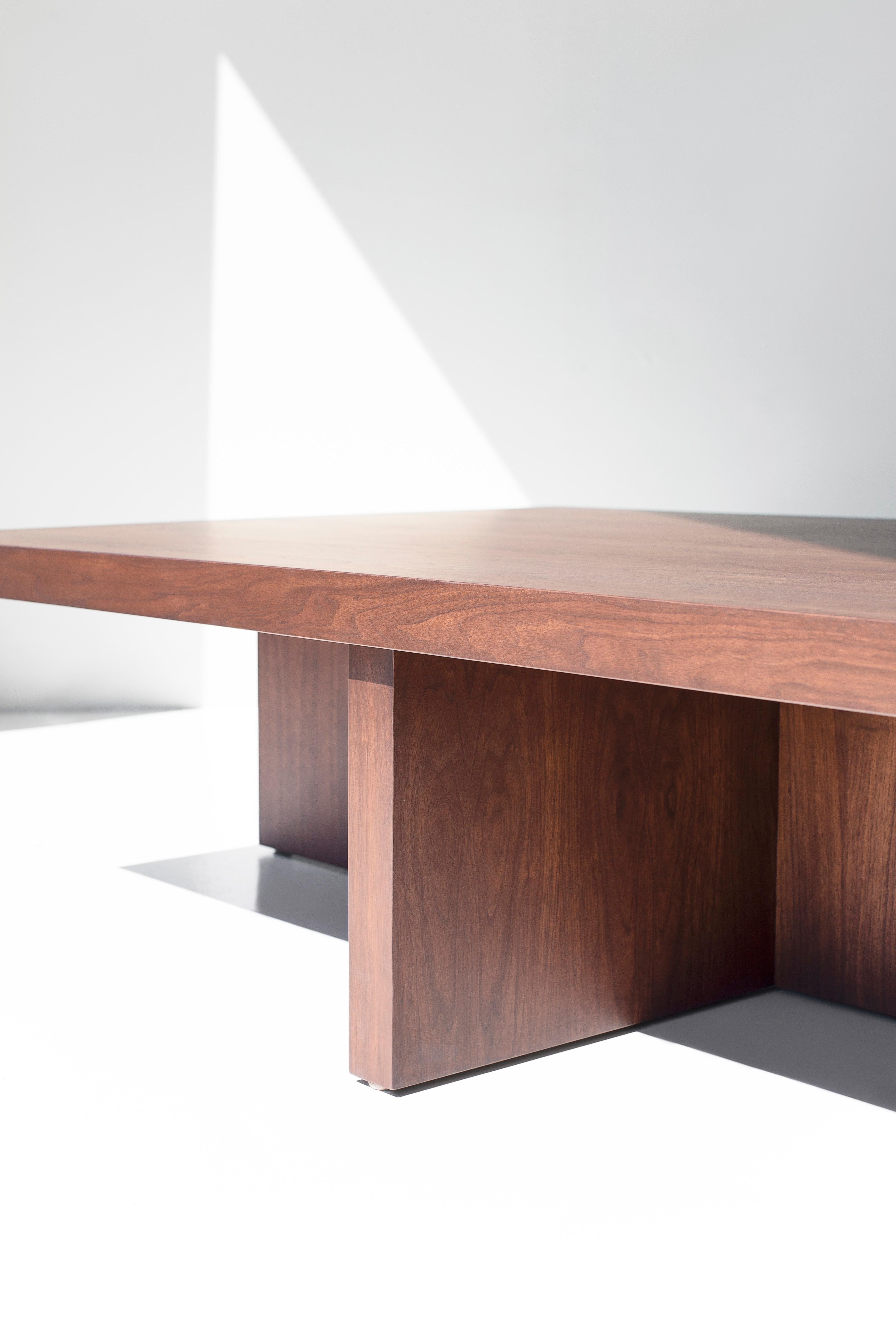 Table basse Bertu, Oakley Table basse en noyer, noyer en vente 2