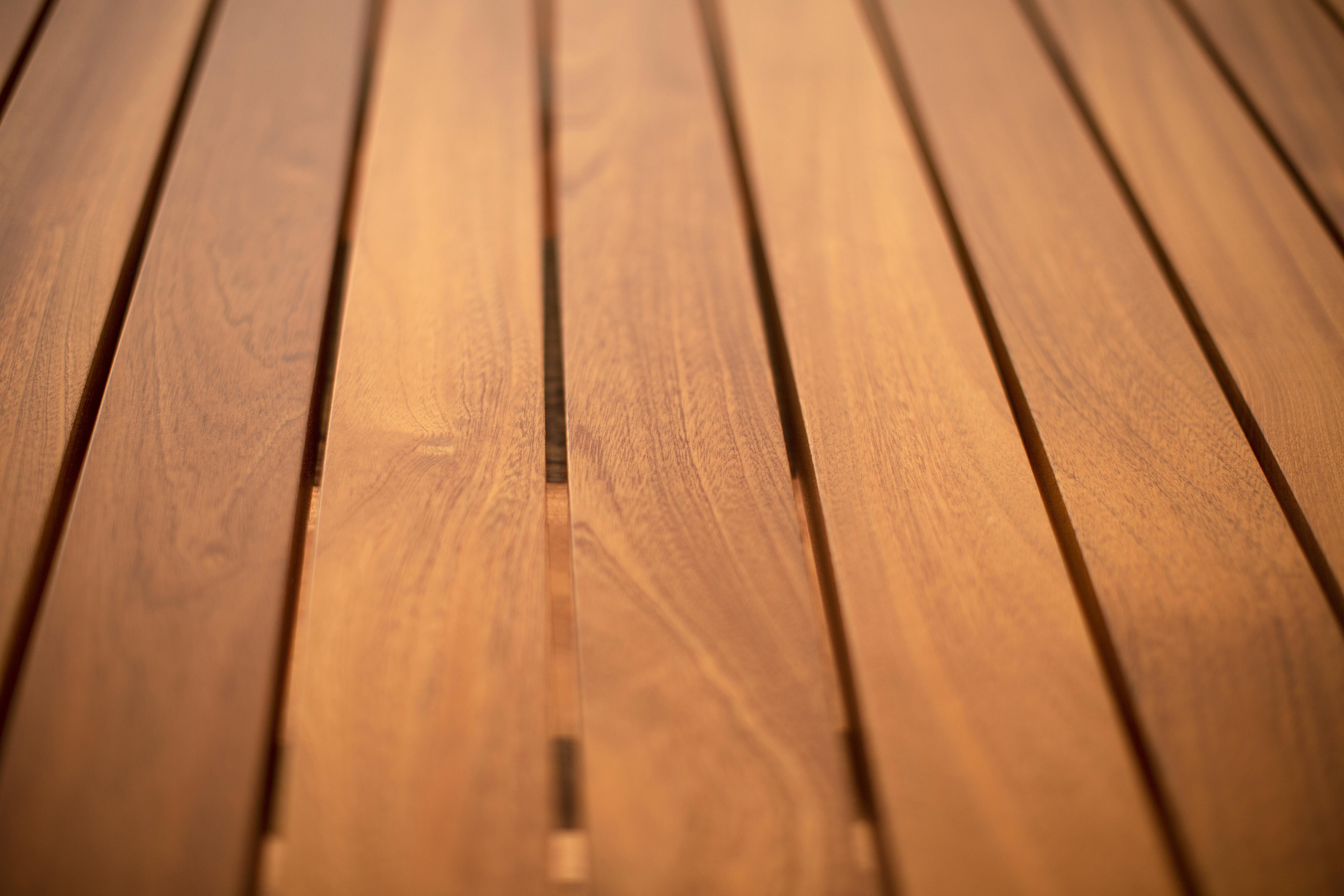 Bertu Coffee Table, Suelo Outdoor Round Coffee Table, Sapele Mahogany In New Condition For Sale In Oak Harbor, OH