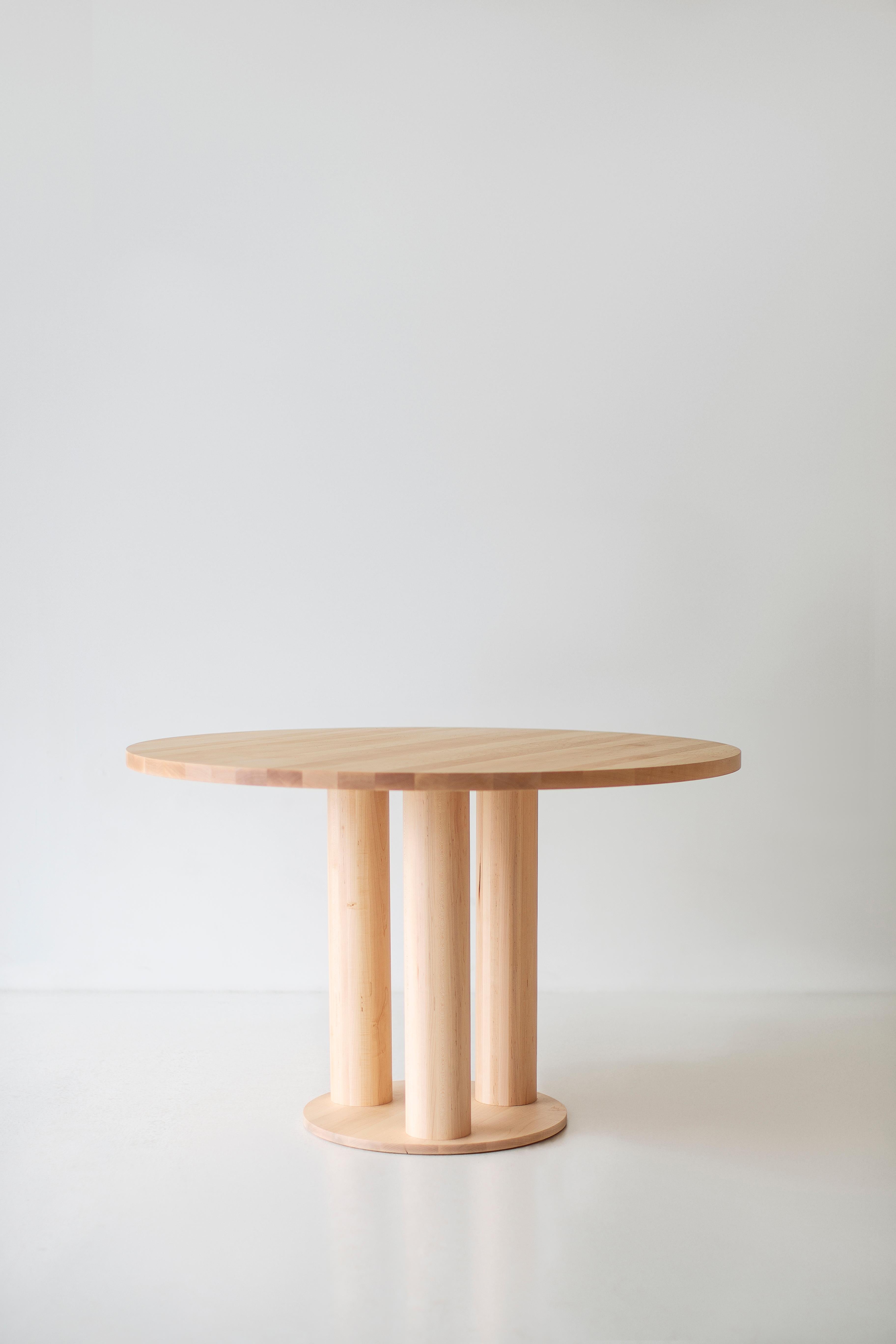 Bertu Esstisch, moderner runder Esstisch, Ahorn, Cava (Holz) im Angebot