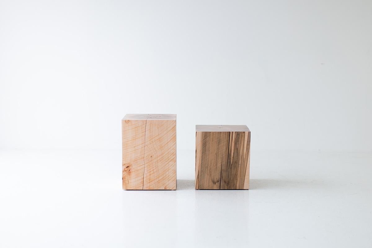 Moderne Table d'extrémité Bertu, érable Table d'extrémité en bois naturel en vente