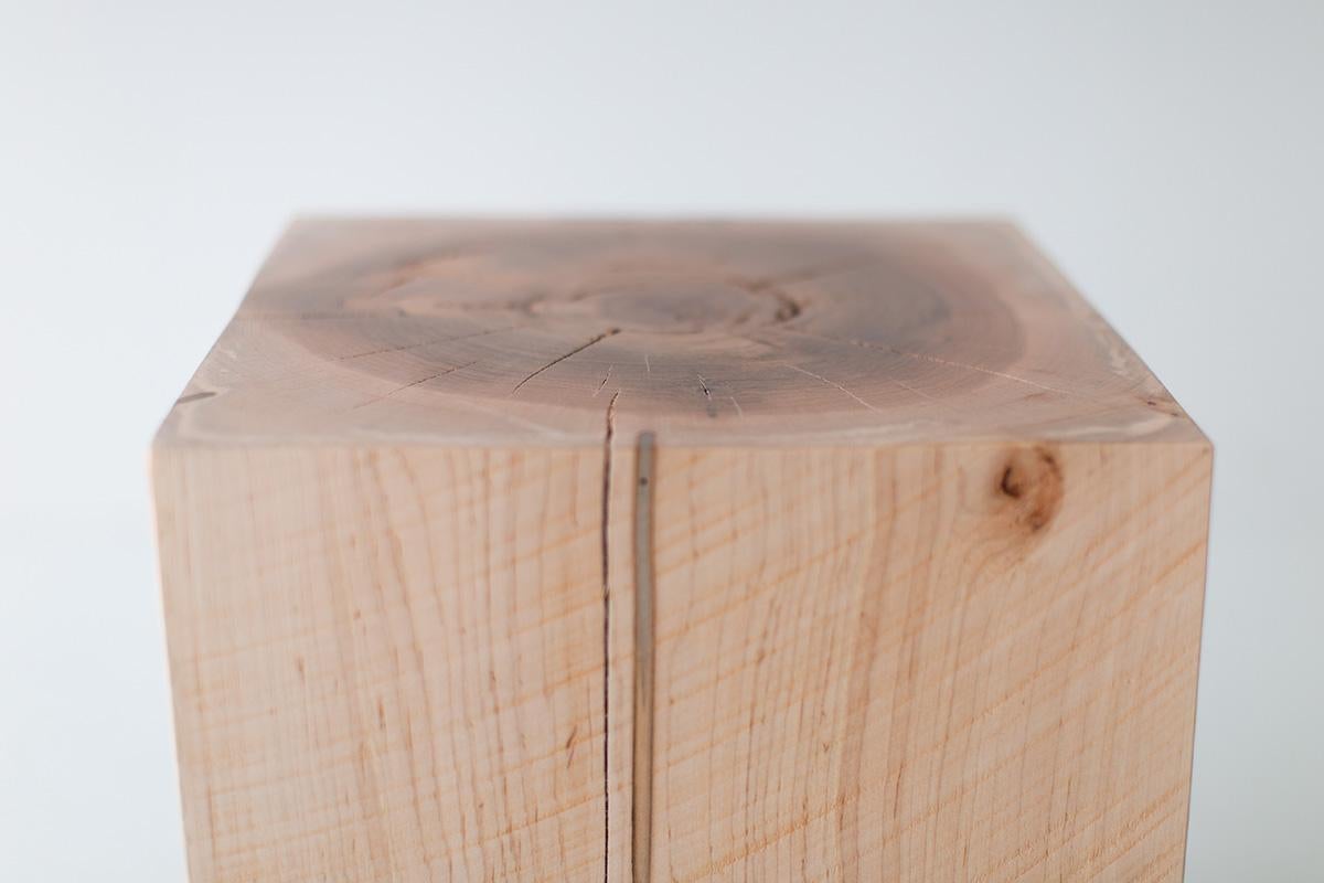 Américain Table d'extrémité Bertu, érable Table d'extrémité en bois naturel en vente