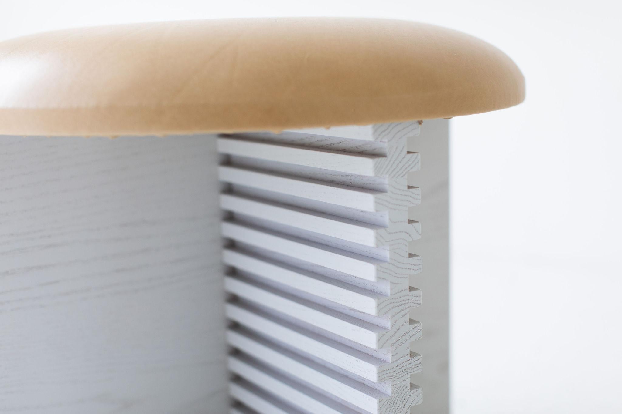 Americano Pouf Bertu, Pouf moderno Cicely in Wood, Pelle, Whiting in vendita