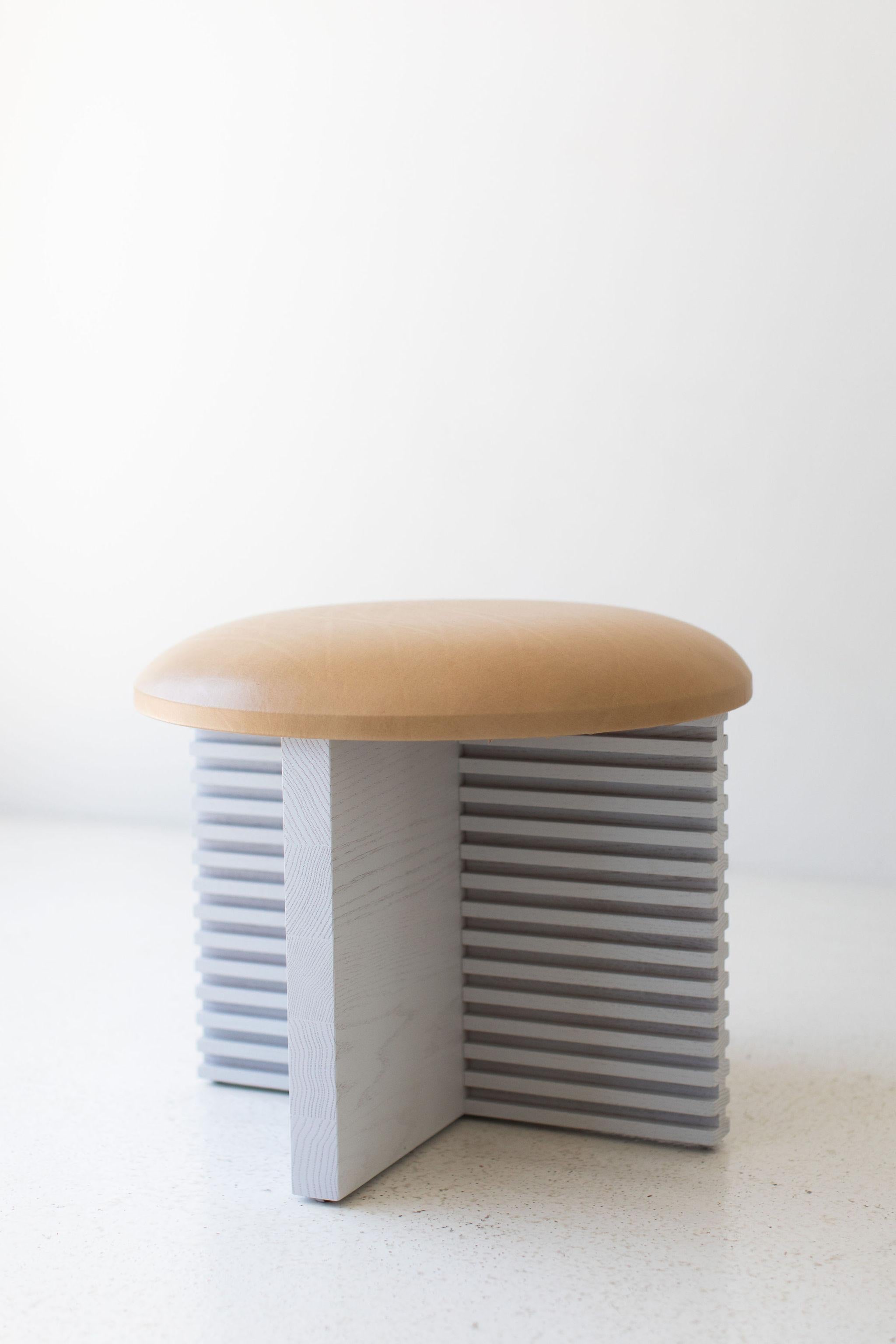 Pouf Bertu, Pouf moderno Cicely in Wood, Pelle, Whiting in vendita 2