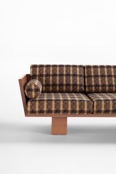 Bertu Outdoor Sofa, Suelo Modern Sofa with Extension Table, Outdoor Sapele