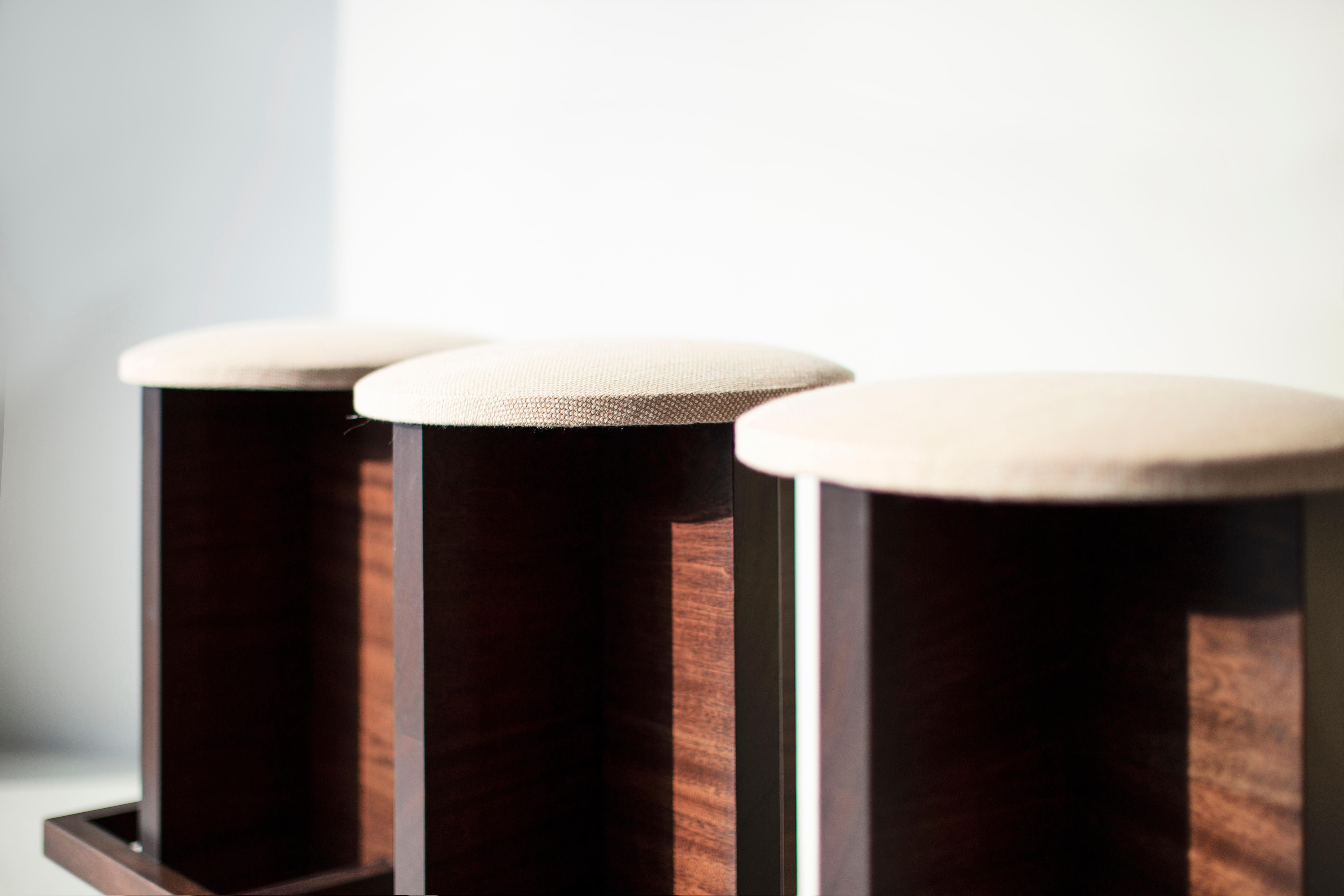XXIe siècle et contemporain Tabourets d'extérieur Bertu, Tabourets de bar modernes Cicely, Mahagony, Simple en vente