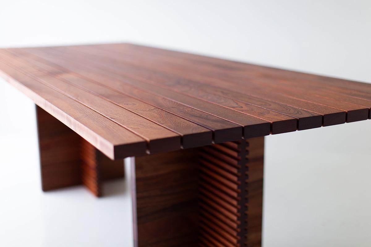 Bertu Outdoor Tisch, Cicely Outdoor Esstisch, Holz, Mahagoni

Dieser Esstisch aus Holz für den Außenbereich - The Cicely - wird im Herzen von Ohio aus lokalem Mahagoniholz handgefertigt. Das Holz ist für den Außenbereich geeignet und mit einem