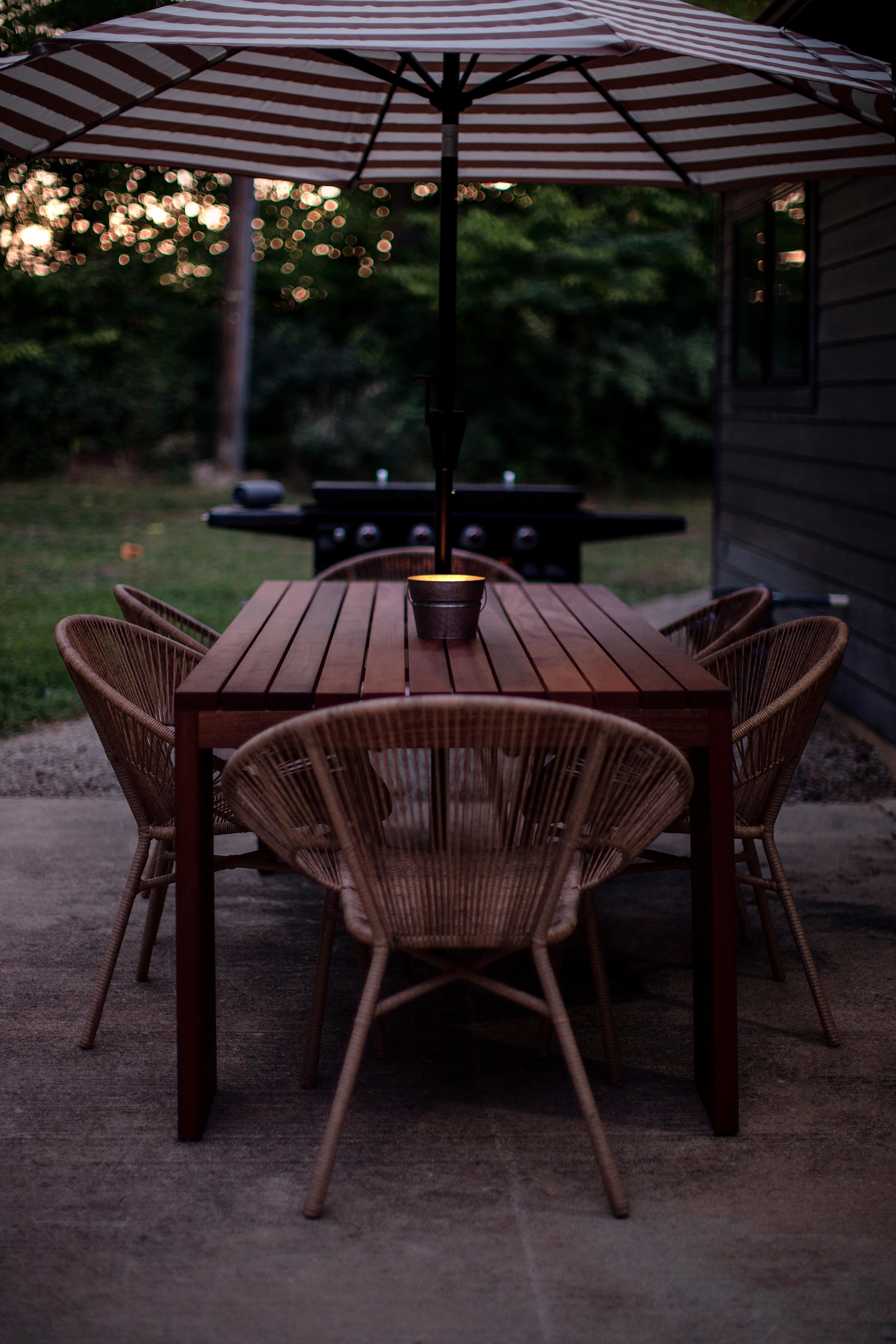 Américain Bertu Furniture, Table de salle à manger Chili, acajou, huile de teck en vente