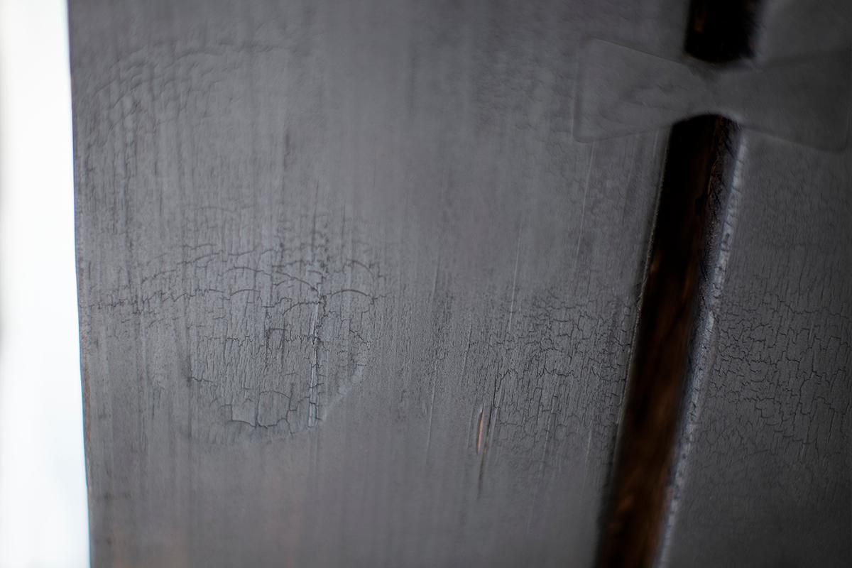 Américain Piédestal Bertu, piédestal d'art en bois massif, Shou Sugi Ban en vente