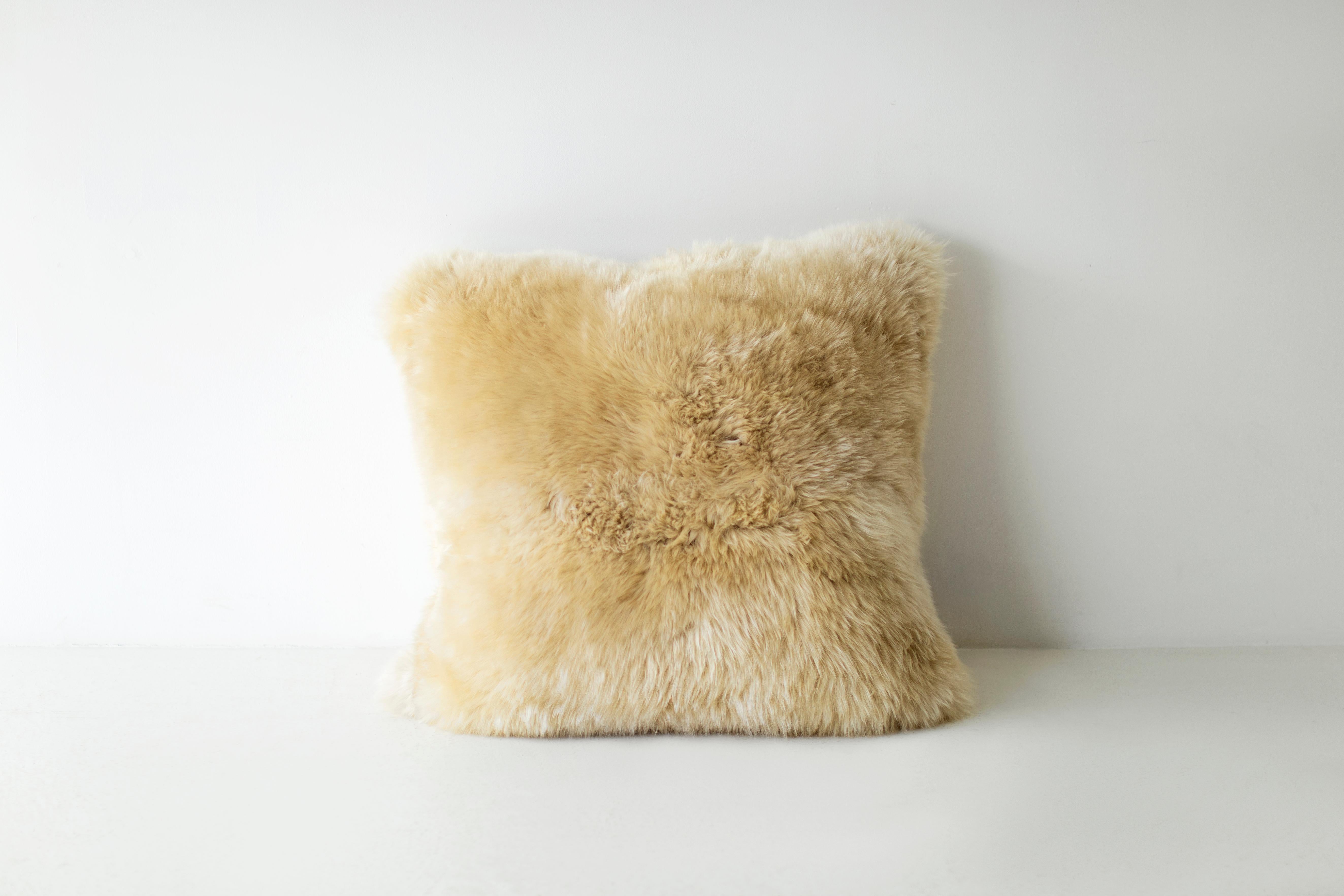 Almohadas Bertu, Almohada moderna grande de piel de oveja, Almohada de piel Piel de carnero en venta