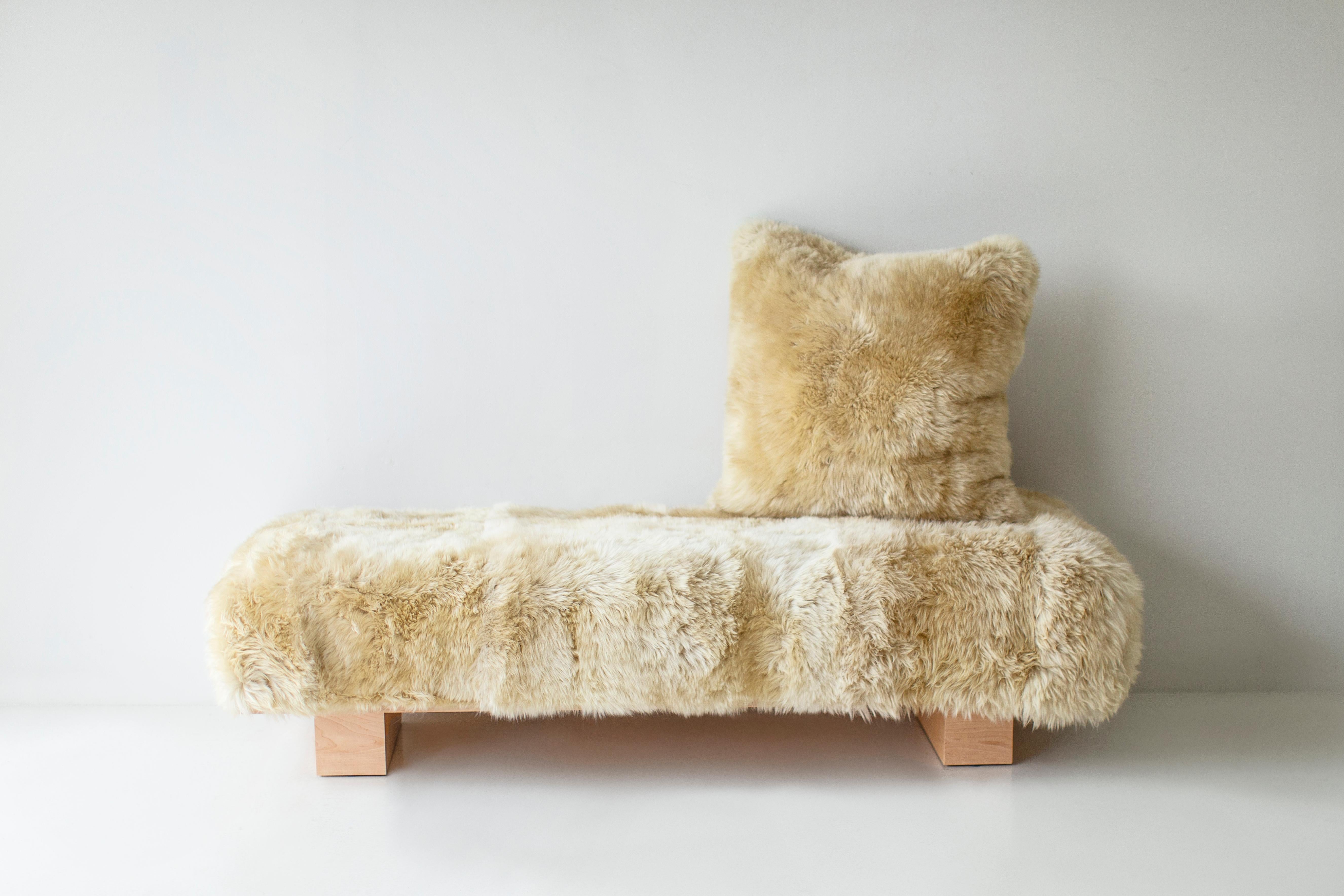 Almohadas Bertu, Almohada moderna grande de piel de oveja, Almohada de piel en venta 2