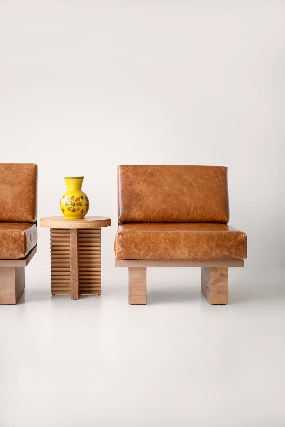 Bertu Side Chair, Suelo Modern Leather Side Chair, Knotty Alder In New Condition For Sale In Oak Harbor, OH
