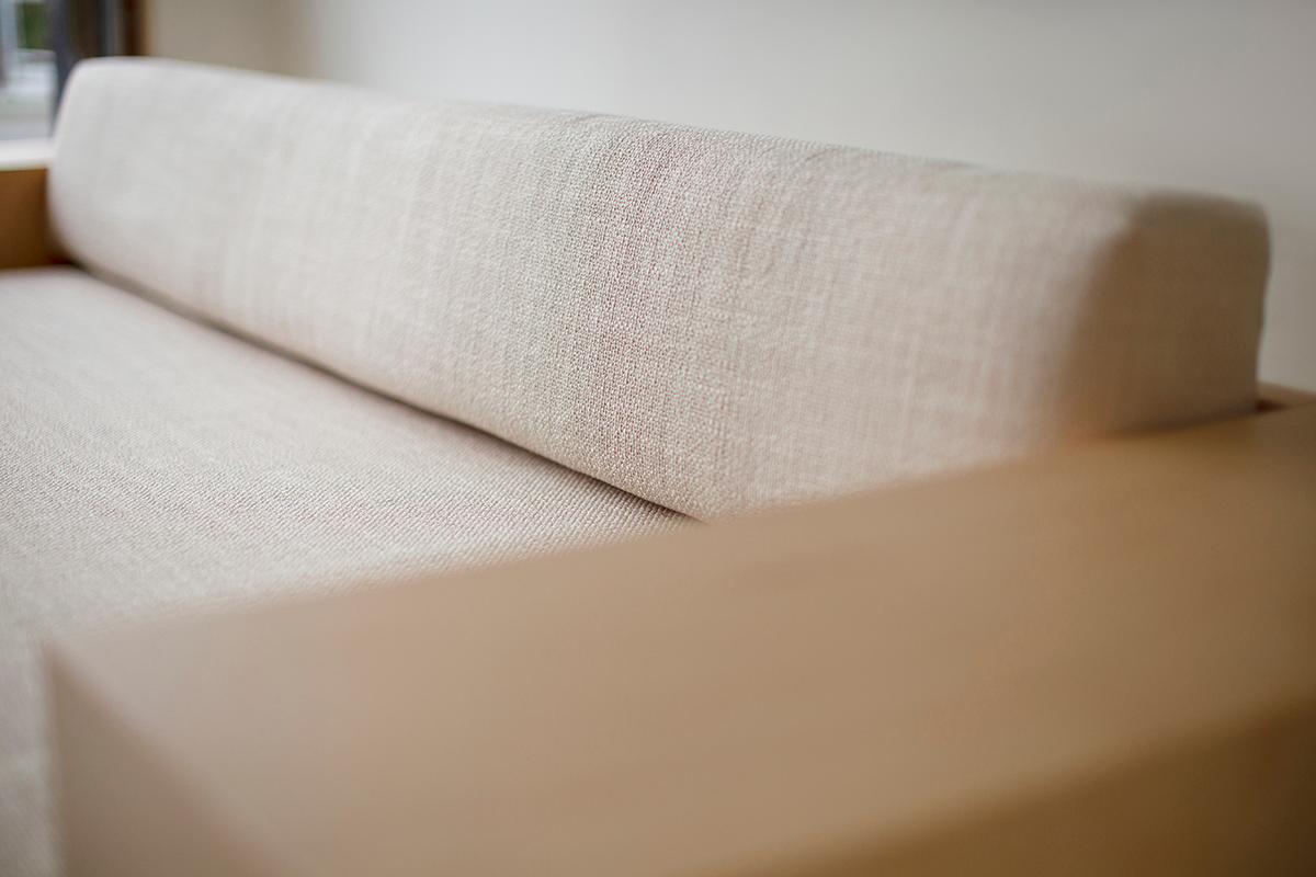 Bertu Sofa, Mondo Modern Sofa, Maple In New Condition For Sale In Oak Harbor, OH