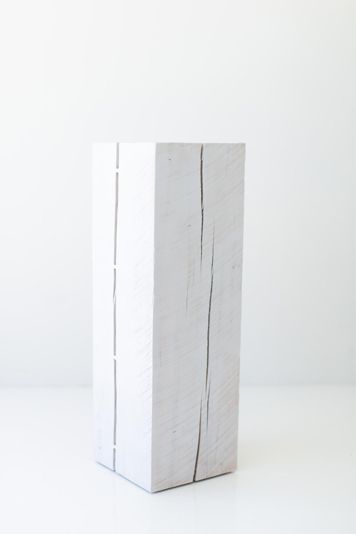 Bertu Stand, Weiß Modern Pedestal Display Stand, Ahorn (Handgefertigt) im Angebot