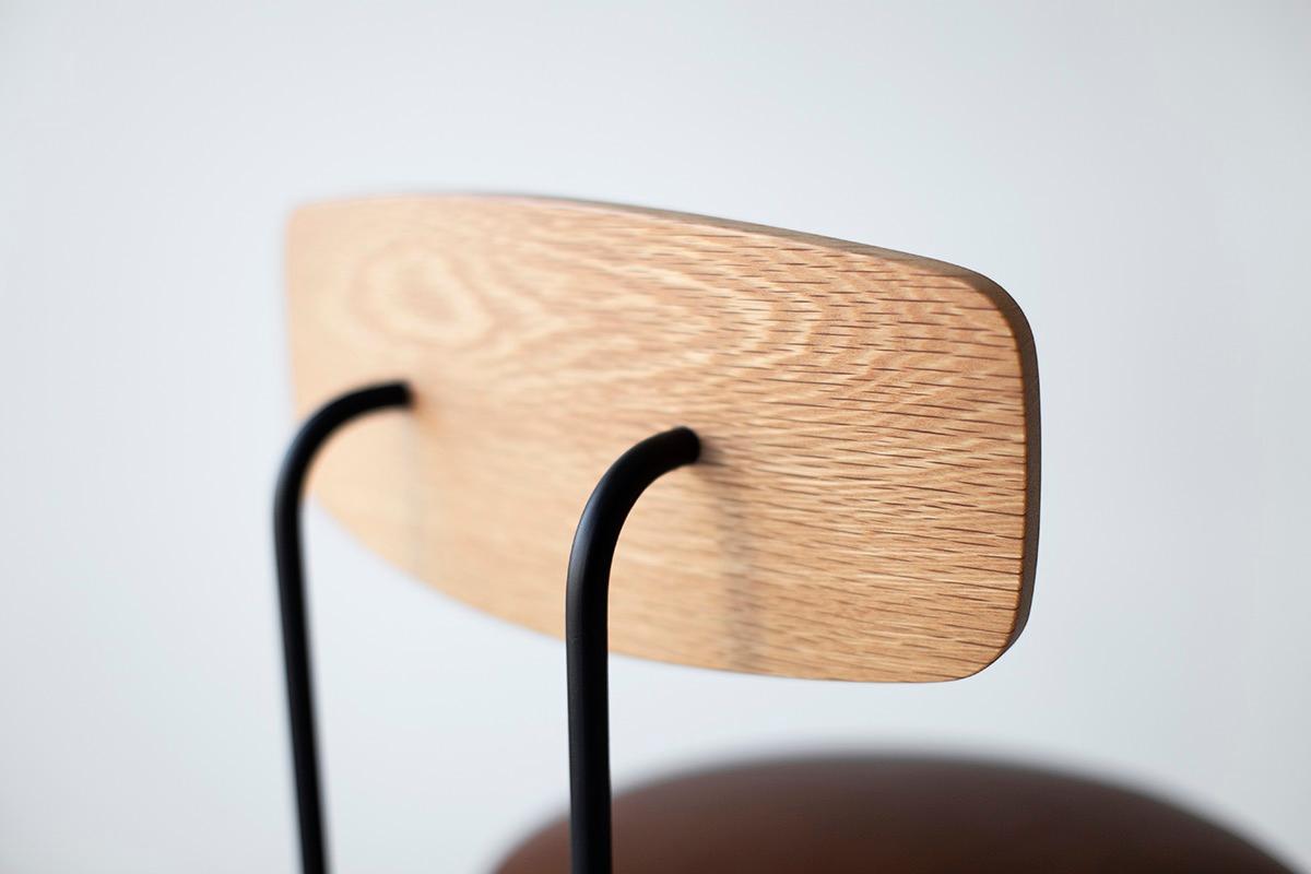 Taburete Bertu, Cicely Taburete de mostrador con respaldo de madera, Roble blanco Siglo XXI y contemporáneo en venta