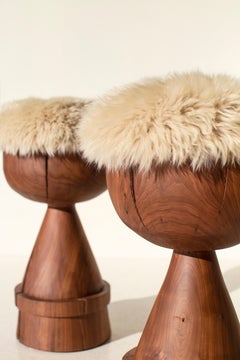 Sgabelli Bertu, Sgabello da banco moderno Boca, Noce, Pelle di pecora, Wood