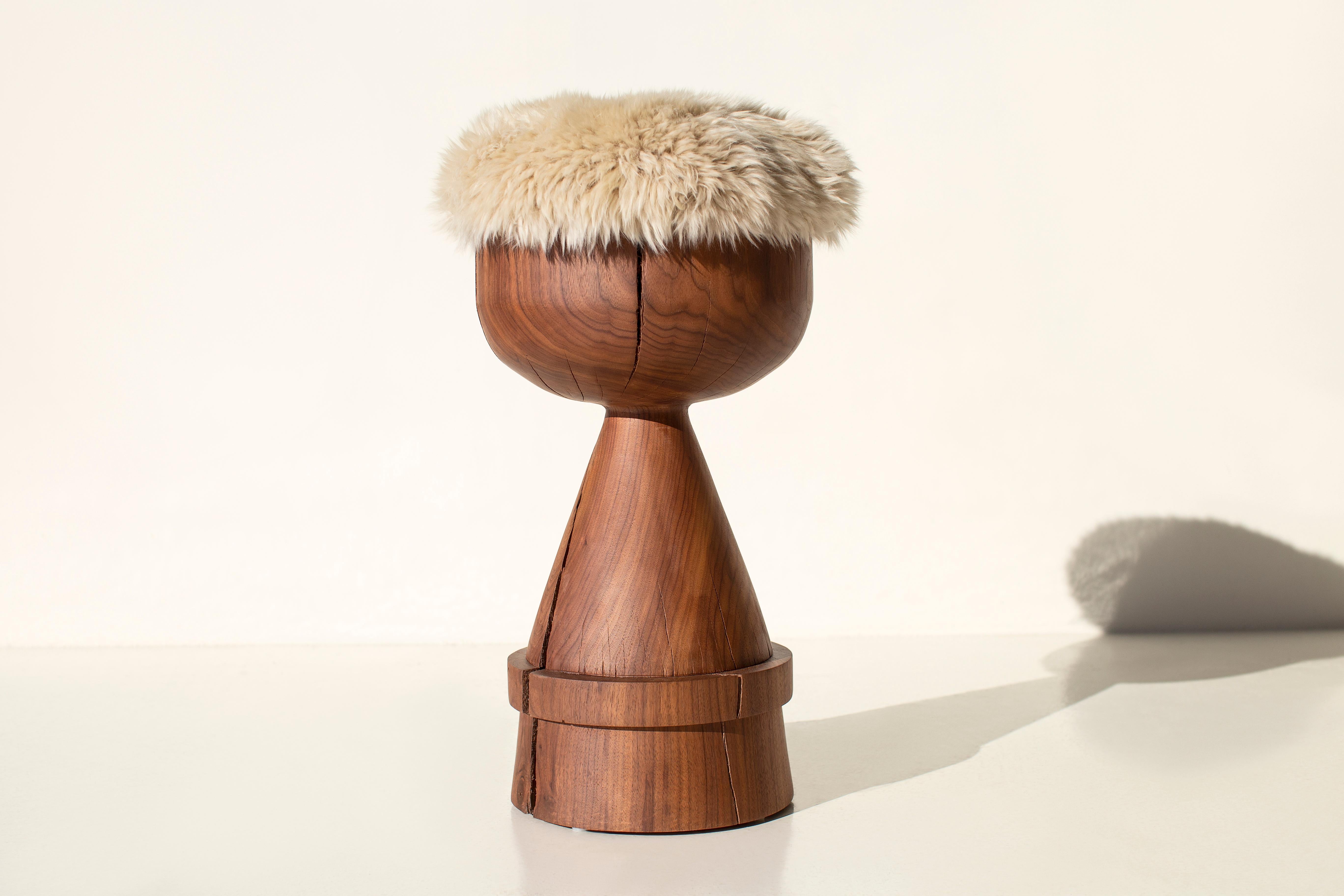 Bertu Stools, Boca Modern Counter Stool, Walnut, Sheepskin, Wood Neuf - En vente à Oak Harbor, OH