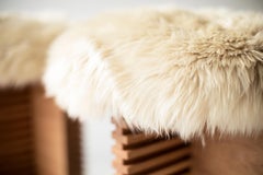 Taburetes Bertu, Cicely Taburetes de bar modernos de piel de oveja, roble blanco