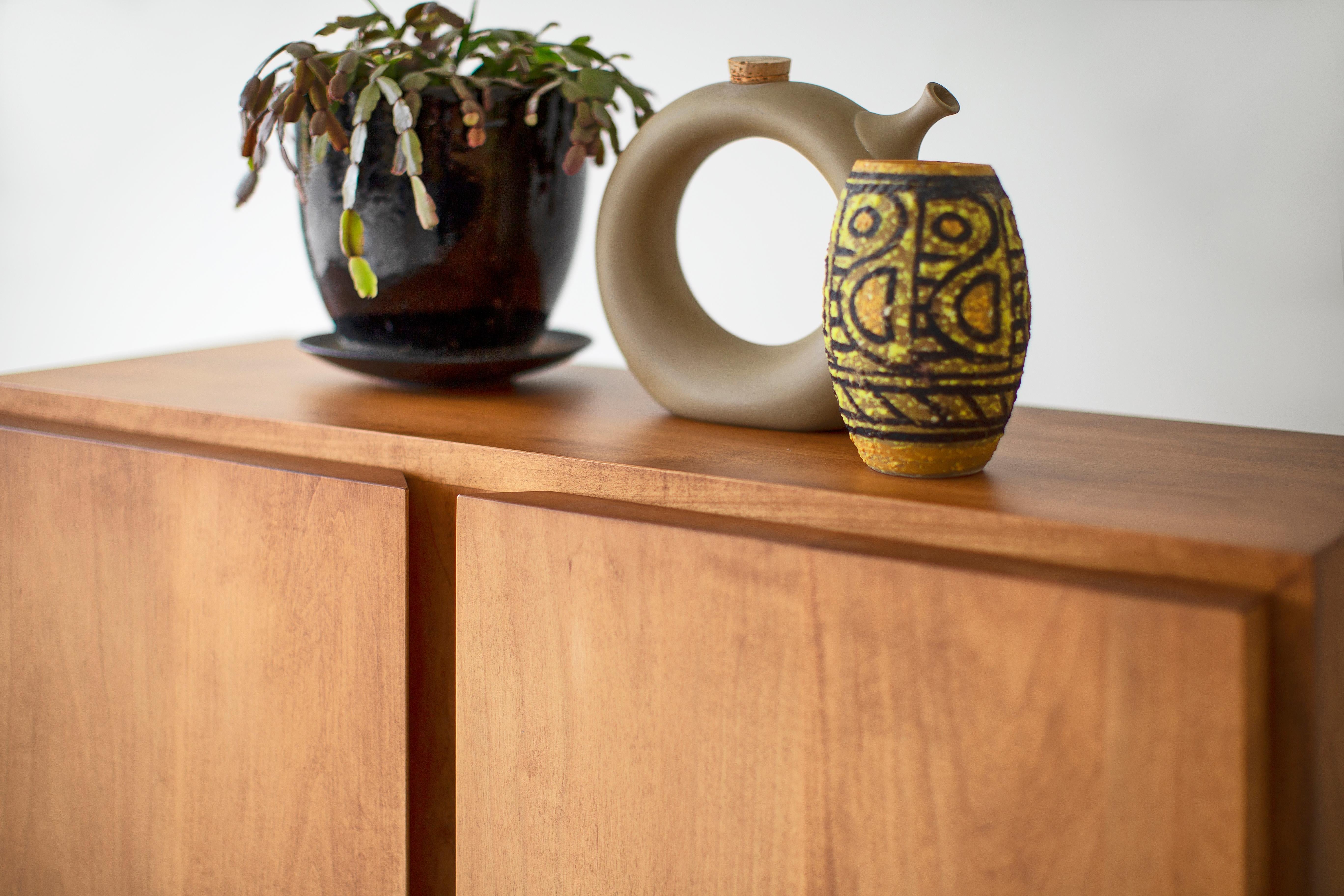 Moderne Bertu Storage, armoire de rangement moderne Carsen, érable en vente
