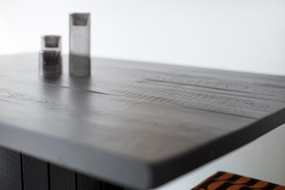 Américain Table Bertu, Bellhop Table de salle à manger en bois récupéré, Black Reclaimed Wood en vente