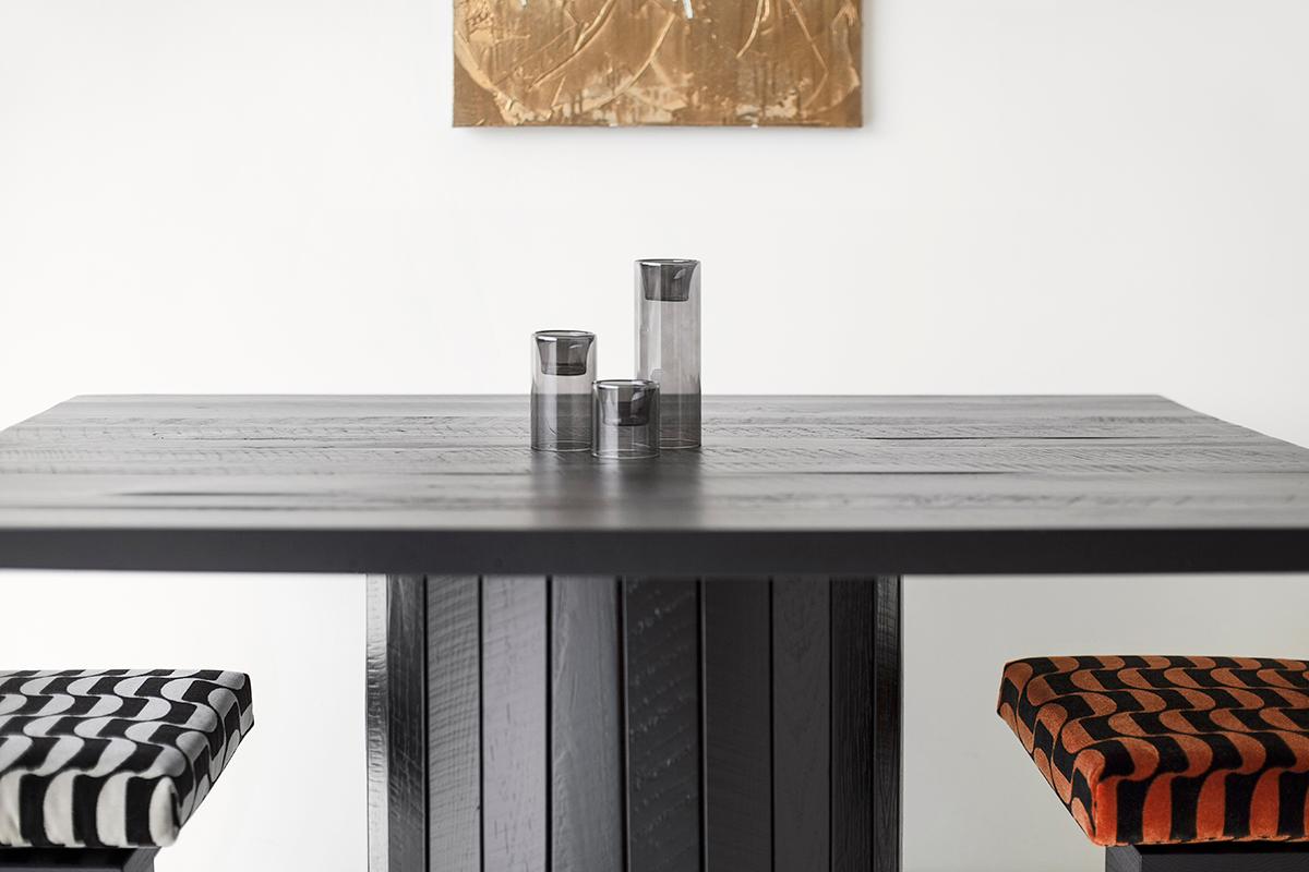 Table Bertu, Bellhop Table de salle à manger en bois récupéré, Black Reclaimed Wood Neuf - En vente à Oak Harbor, OH