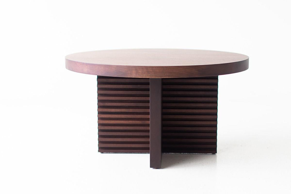 Américain Bertu Tables, Table basse moderne en noyer Cicely en vente