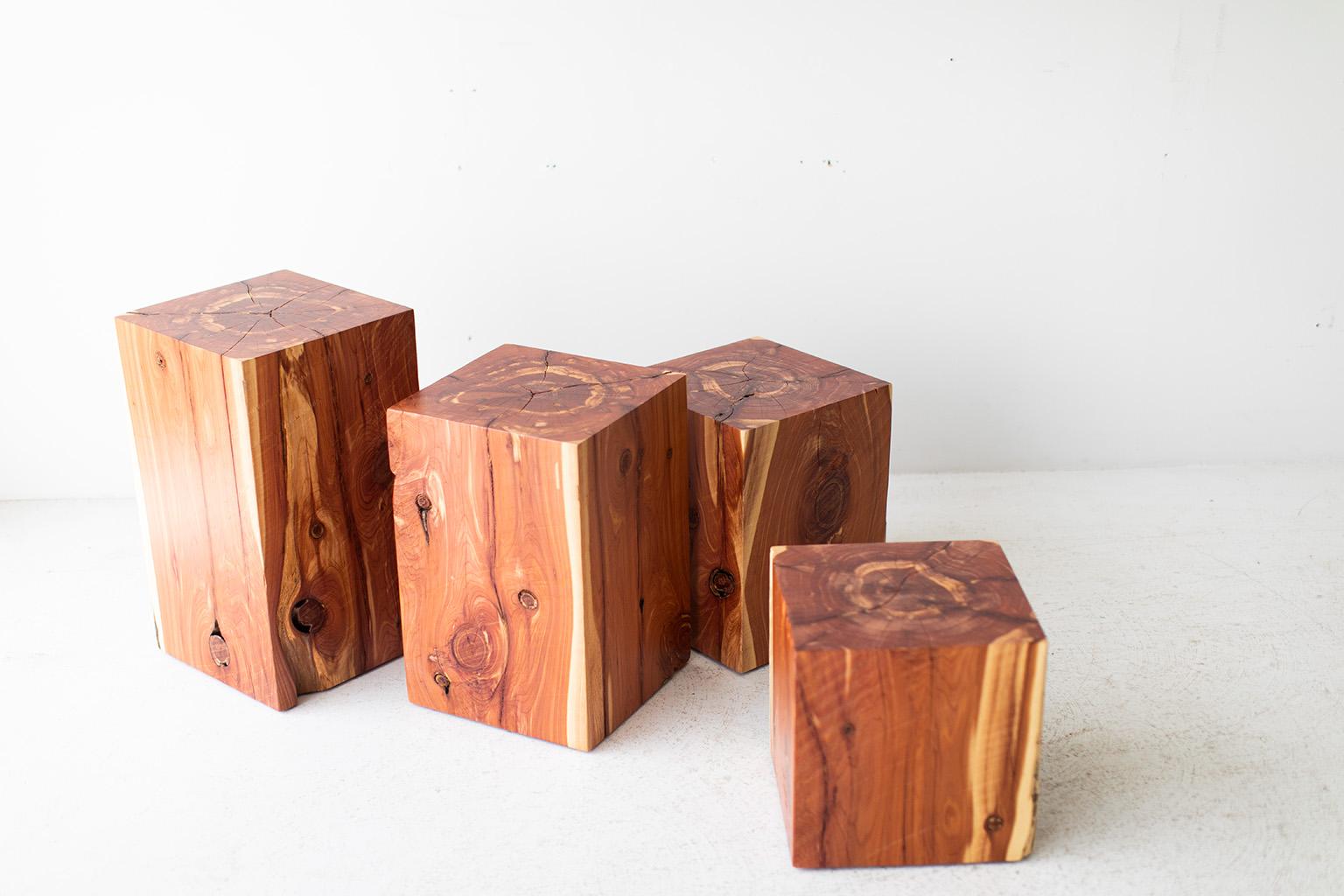 Mesas auxiliares de madera Bertu, Mesas auxiliares de madera de cedro rojo para exteriores Estadounidense en venta