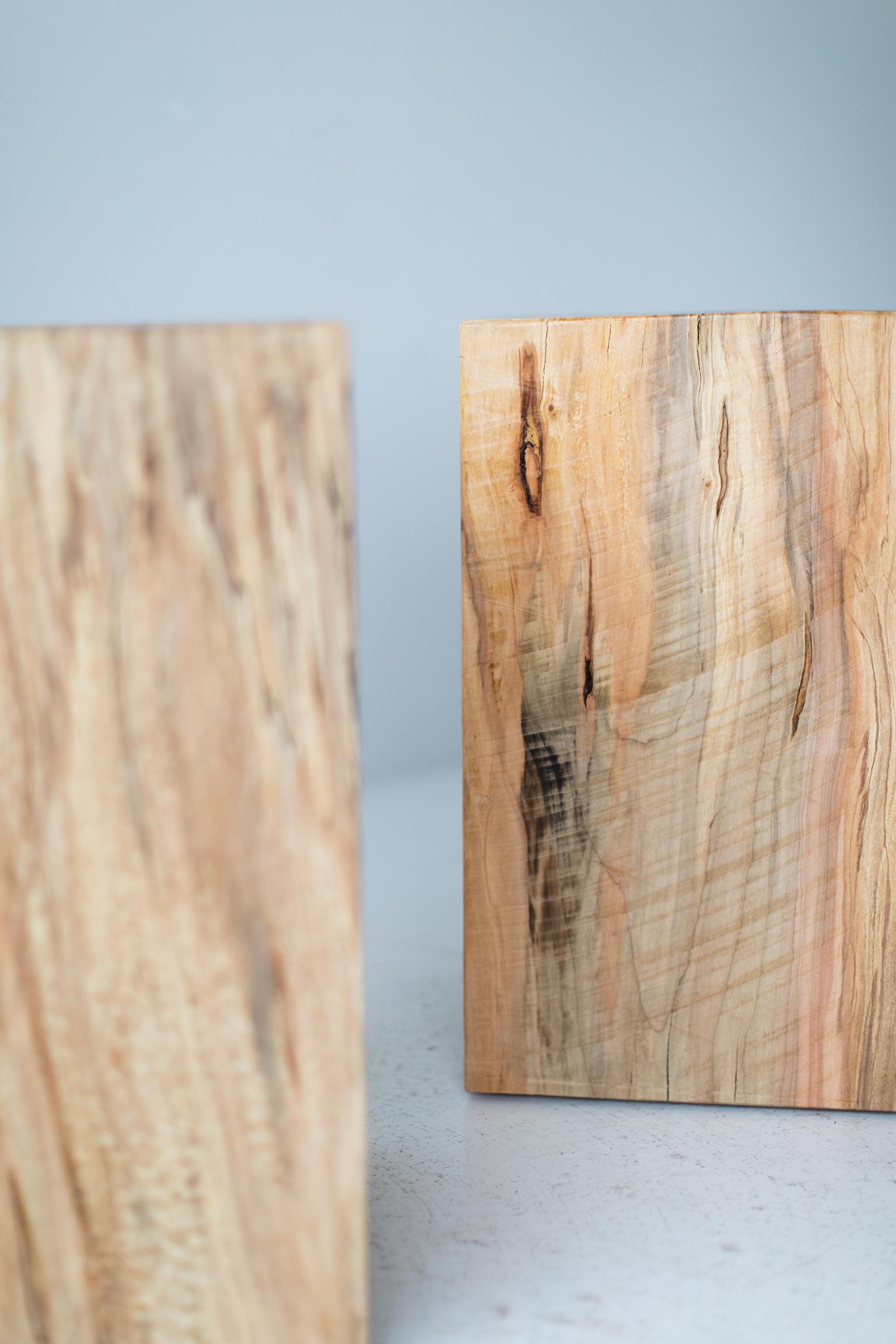 XXIe siècle et contemporain Tables d'appoint en bois de Bertu, table d'appoint carrée, finition en érable et qualité commerciale en vente
