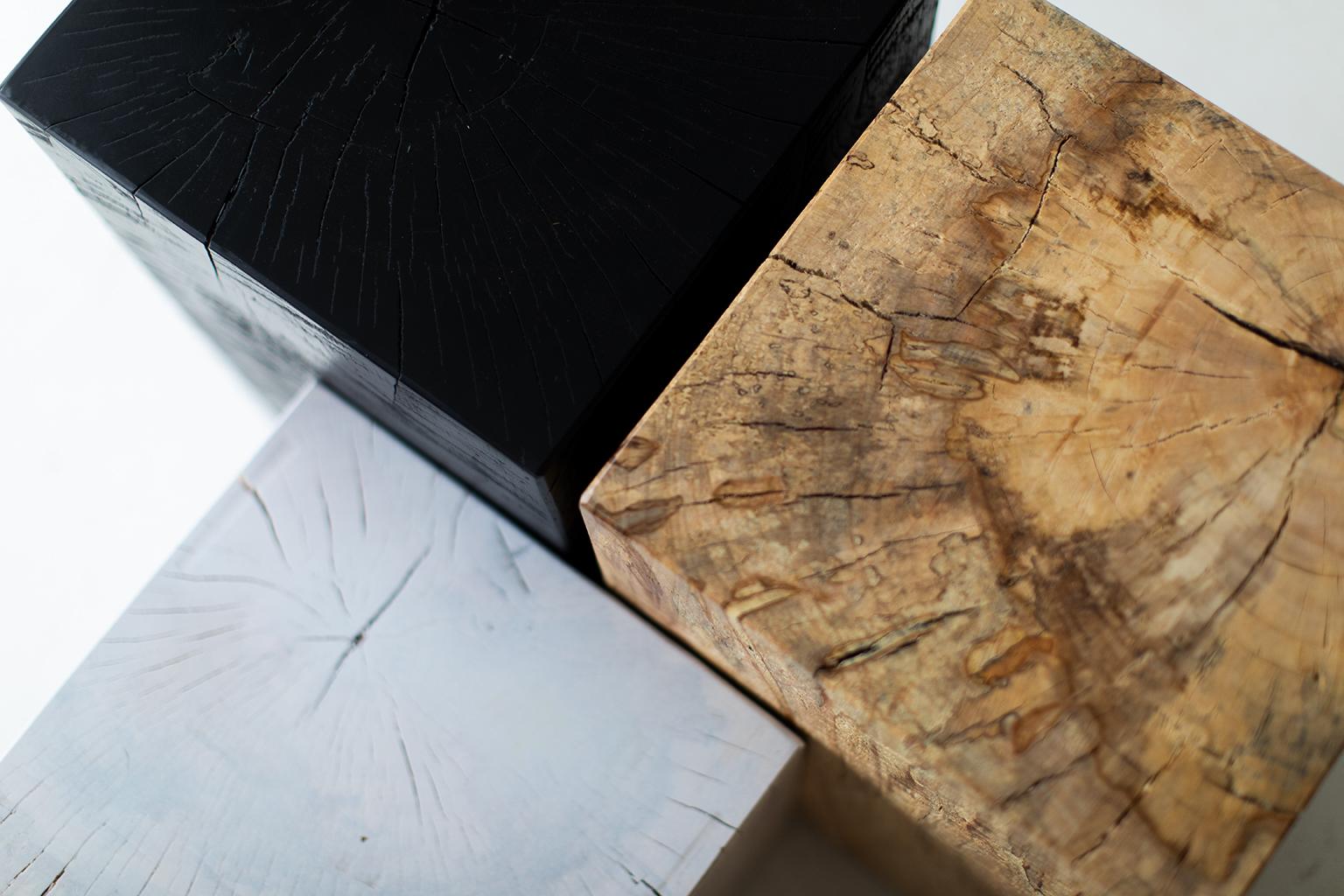 Beistelltische aus Bertu-Holz, weiß-schwarze, quadratische Beistelltische aus Naturholz im Zustand „Neu“ im Angebot in Oak Harbor, OH