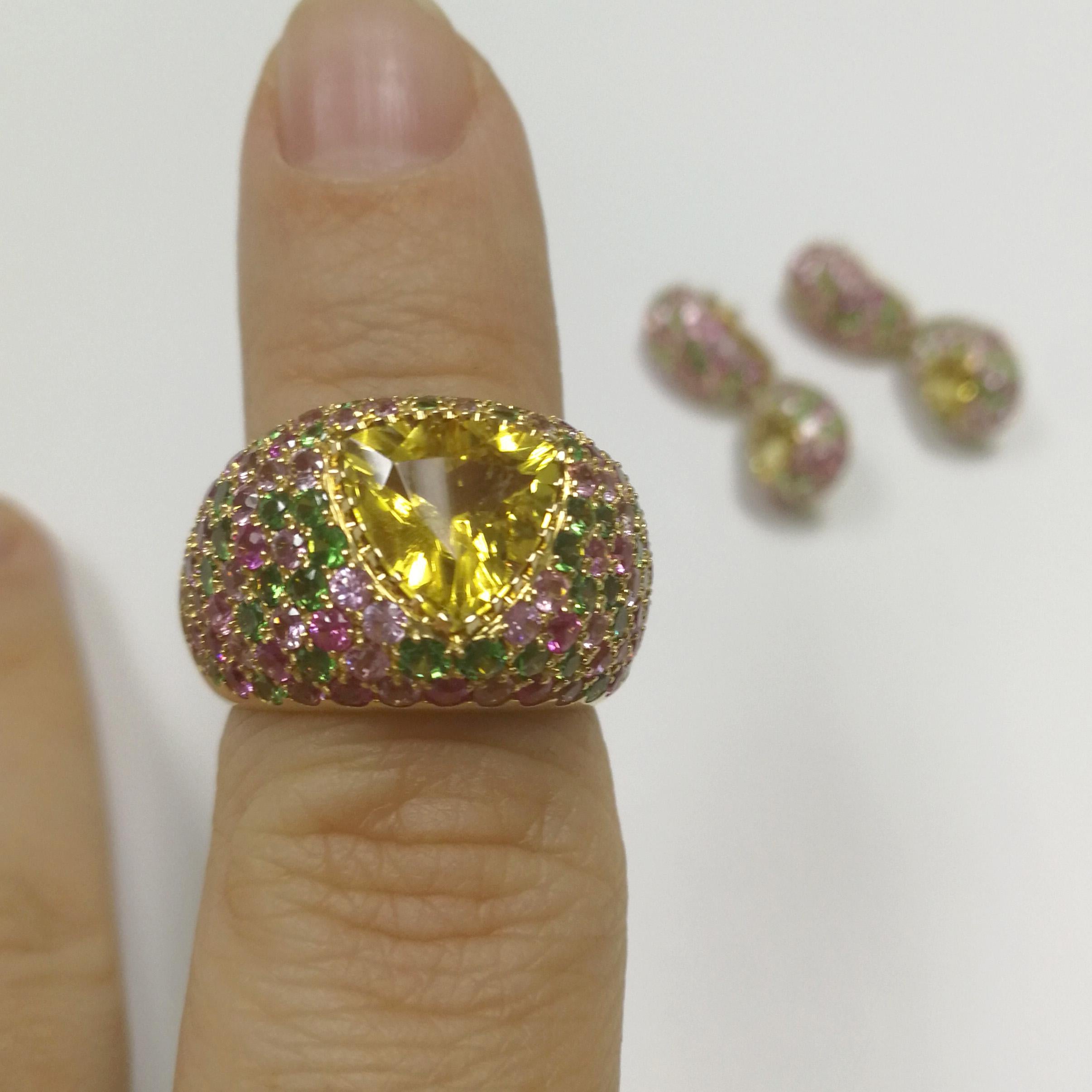 Beryl 2.13 Carat Tsavorites Pink Sapphires Yellow 18 Karat Gold Riviera Ring For Sale 4