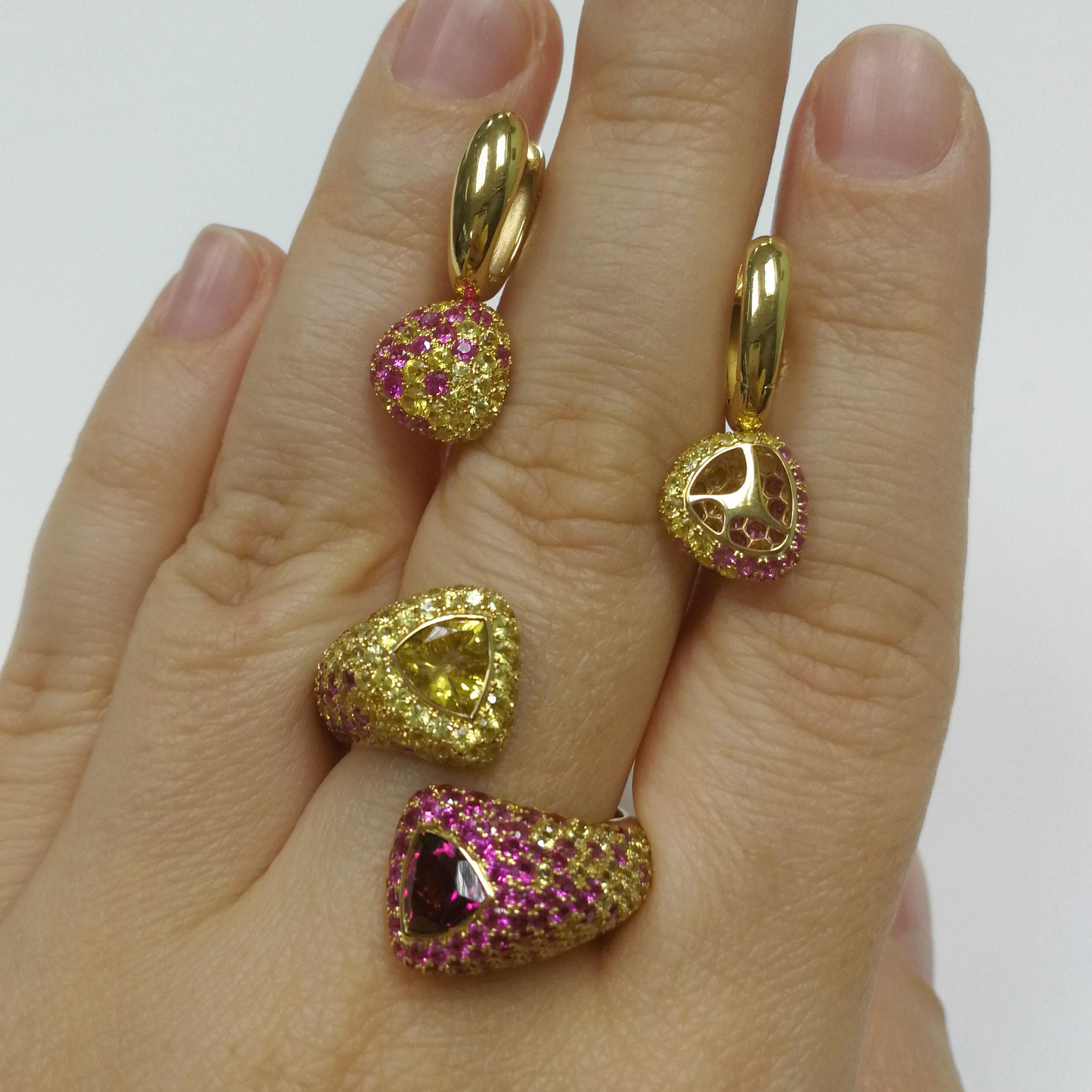 Beryl Pink Tourmaline Yellow Pink Sapphires Yellow 18 Karat Gold Riviera Suite In New Condition For Sale In Bangkok, TH