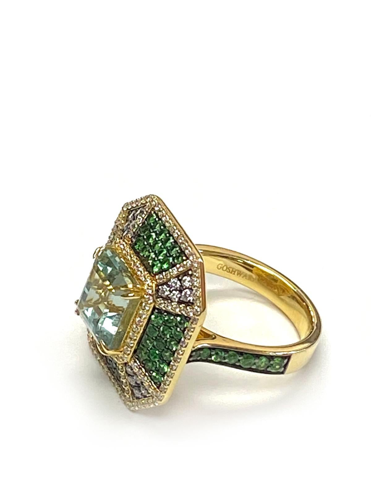 Beryl, Tsavorite & Diamond Octagon Pave Ring, from 'G-one' Collection

Stone Size: 9 x 9 mm

Diamonds: G-H / VS, Approx. Wt: 0.54 Carats