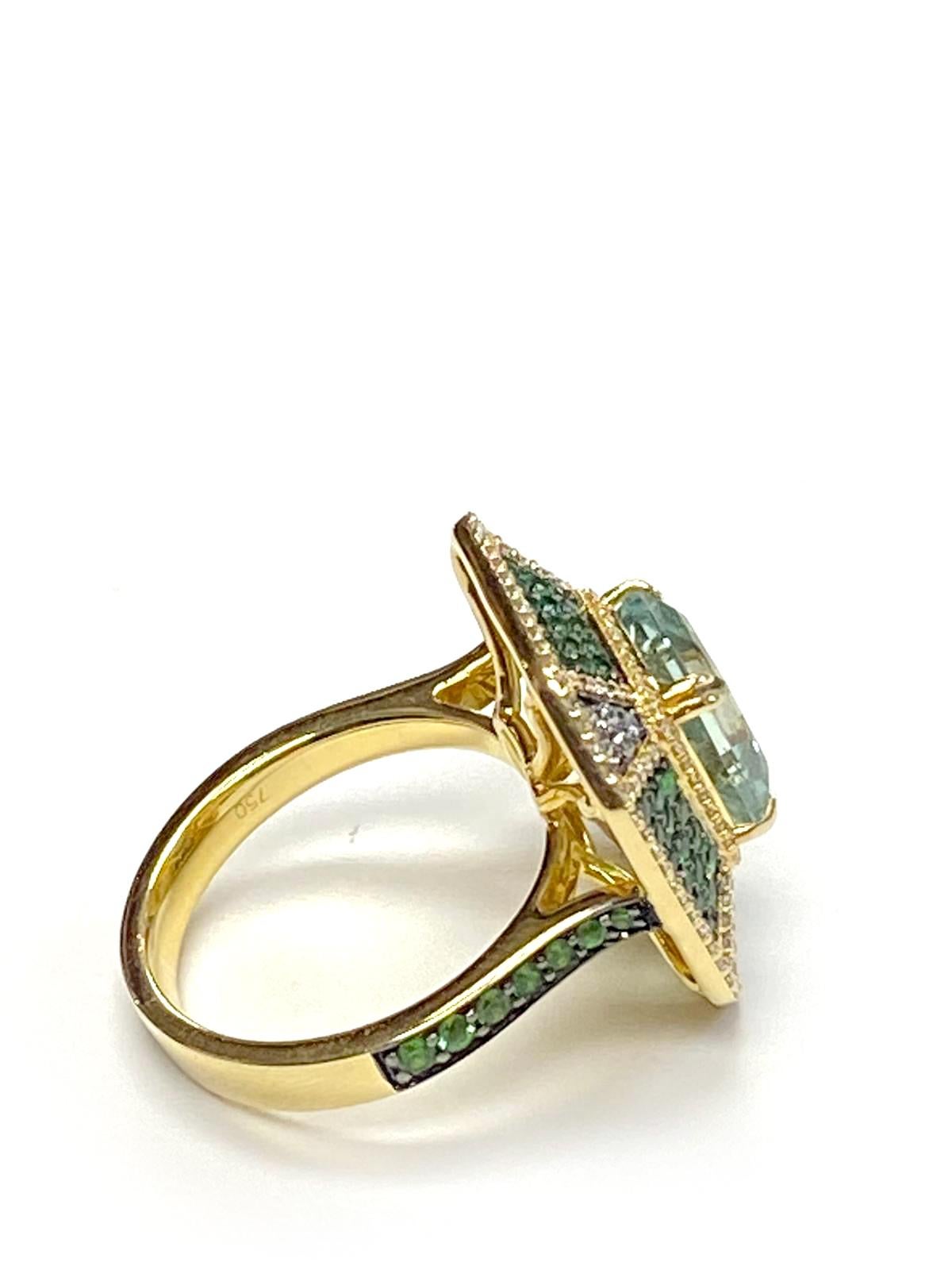 Goshwara Octagon Beryl, Tsavorite and Diamond Pave Ring In New Condition In New York, NY