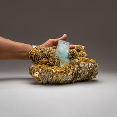 Berilo var. Aguamarina sobre Moscovita de Nagar, Valle de Hunza, Pakistán