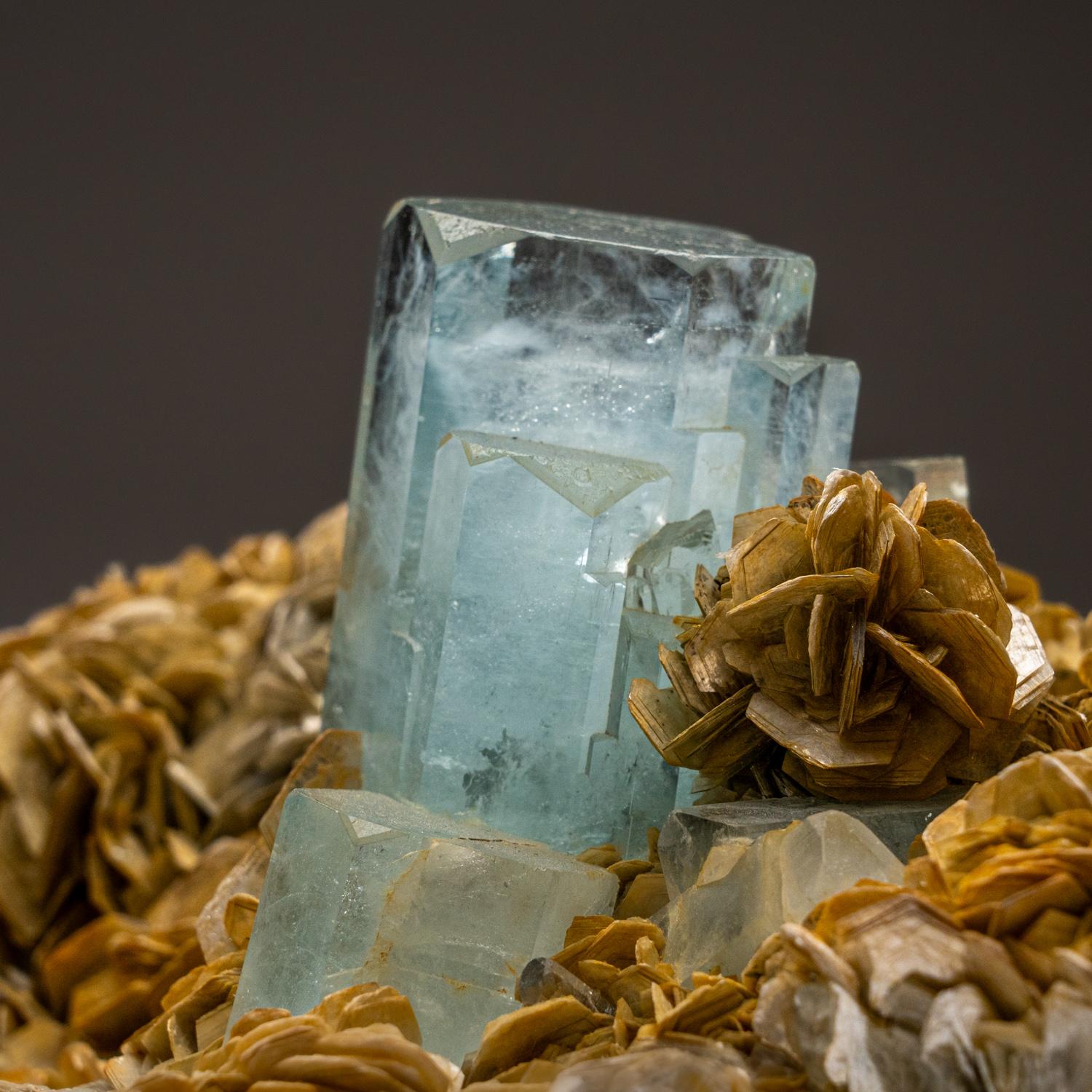Berillo var. Acquamarina su Muscovite da Nagar, Valle di Hunza, Pakistan in vendita 1