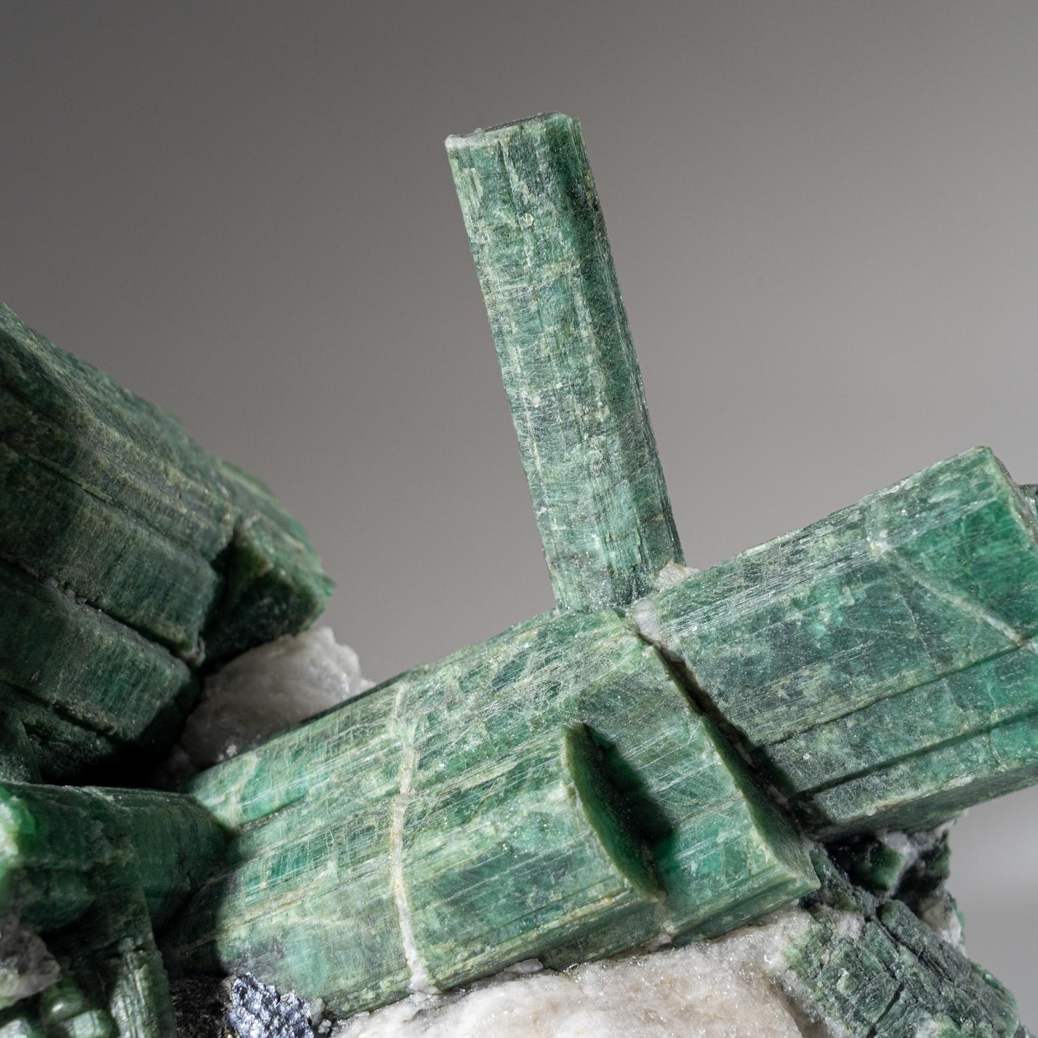 Other Beryl var. Emerald on Quartz Biotite from Socoto, Bahia, Brazil For Sale