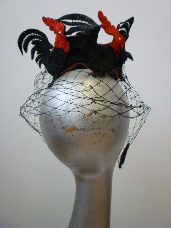 Gris Bes-Ben Chapeau à couronne de coq avec voilette en vente