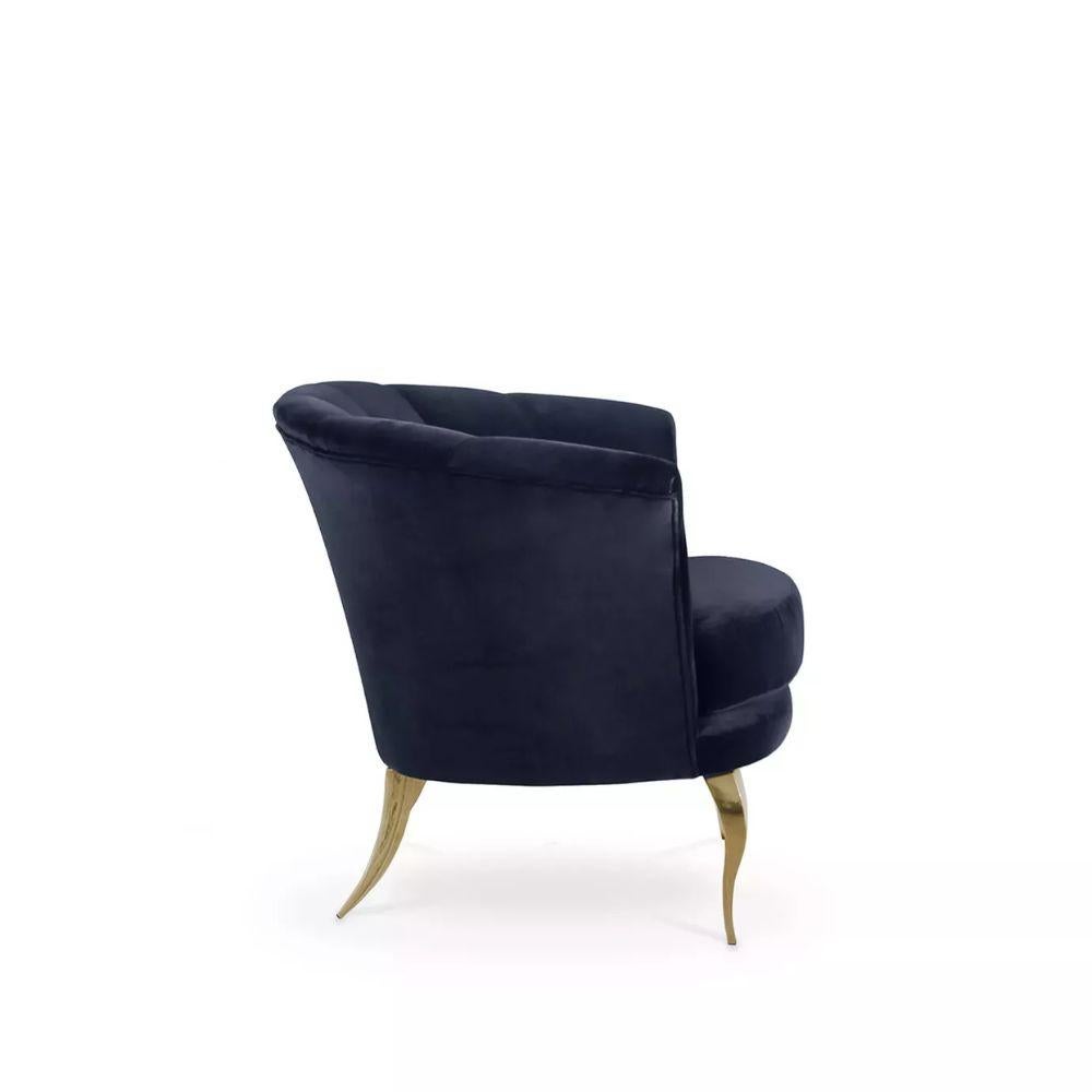 The succulent lines of the lips have sensuously captivated cultures for ages. Besame's soft, plump curves will have you lusting for a moment of passion. Be embraced by this chair that sits puckered atop four metal feet.

Materials &
