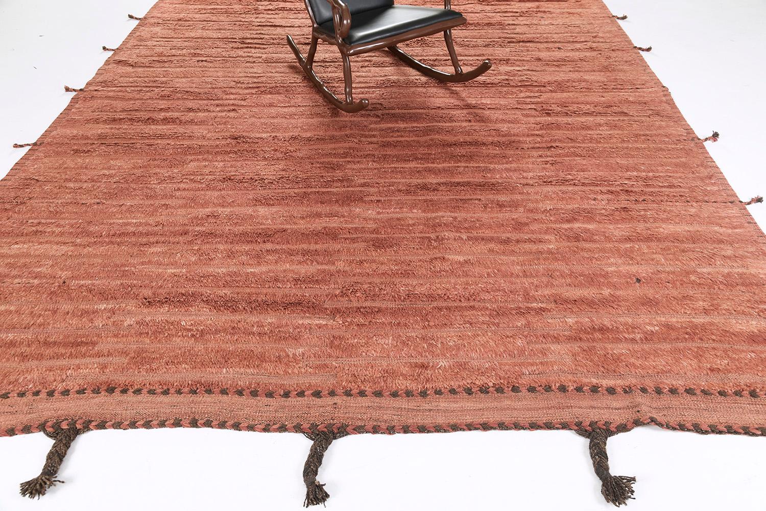 Beshabar is a gorgeous home decor that features a blushing tone that can complement other furniture. Through its simplicity and stunning embossed details, it plays an integral part in adorning the rug's overall elegant appearance. The Haute Bohemian