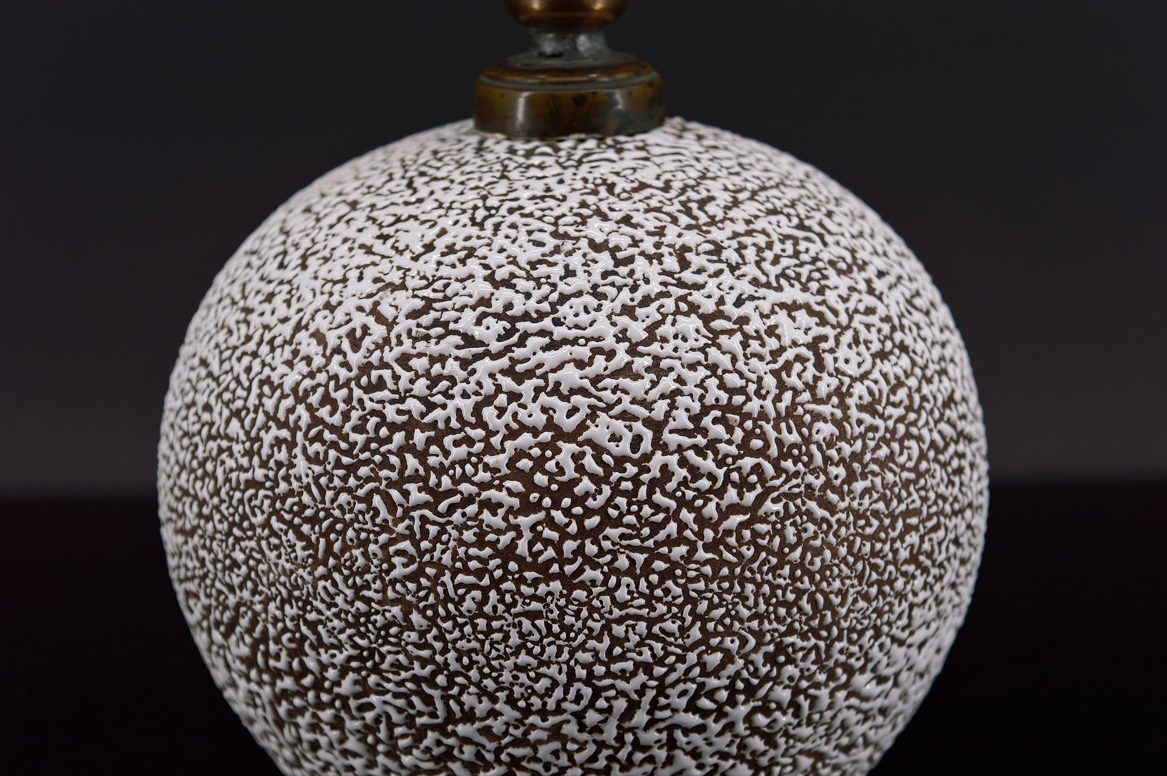 Mid-20th Century Besnard-style White and Brown Ceramic Lamp, France, circa 1930