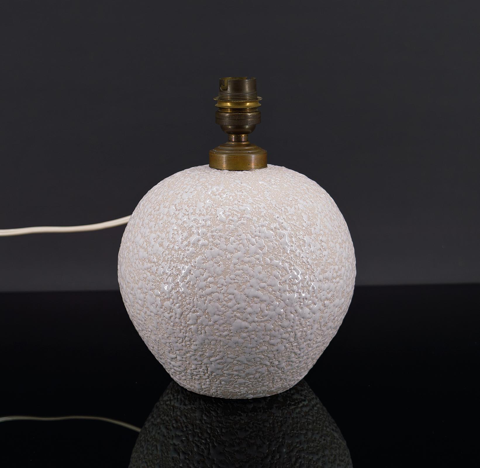 Mid-20th Century Besnard-Style White Ceramic Lamp, France, circa 1930 For Sale