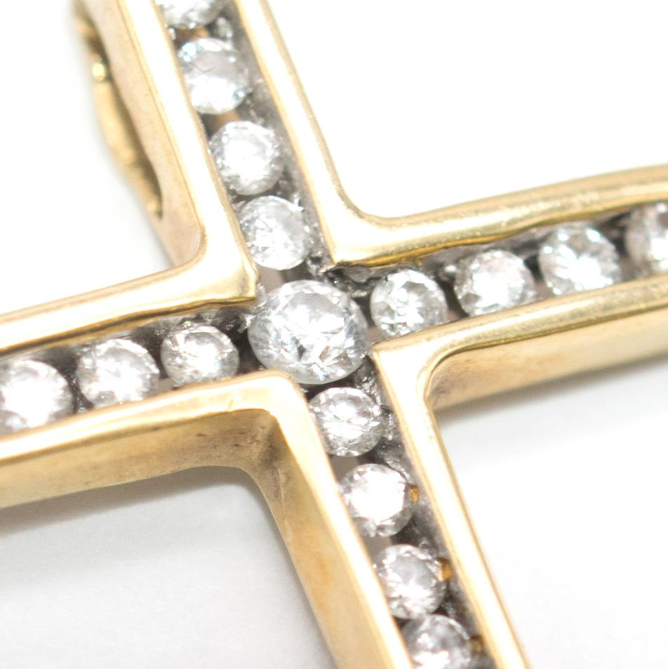 Bespoke 0.25 Carat Diamond Gold Cross Pendant In Good Condition In London, GB