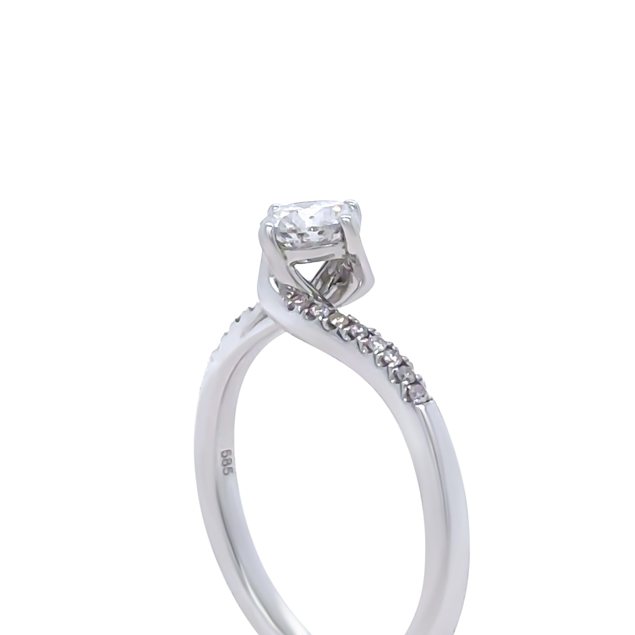 Anillo de compromiso de diamantes a medida en oro blanco de 14 ct 0,57 ct en venta 2