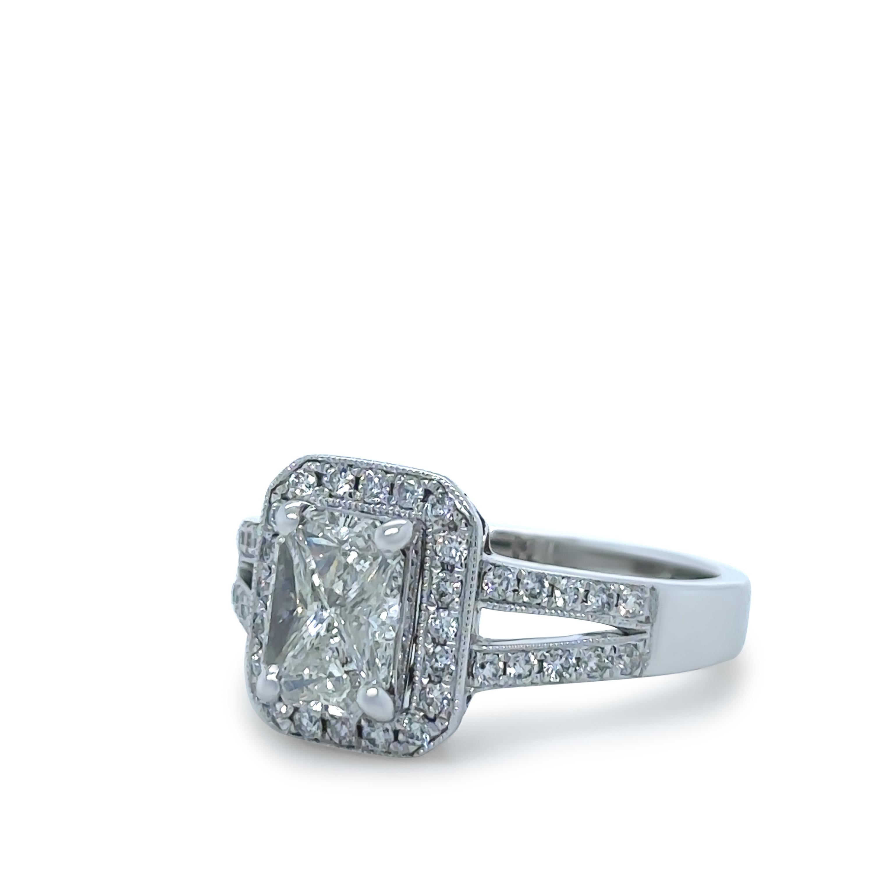 Bespoke 14ct White Gold Diamond Ring 1.48ct In Excellent Condition For Sale In SYDNEY, NSW